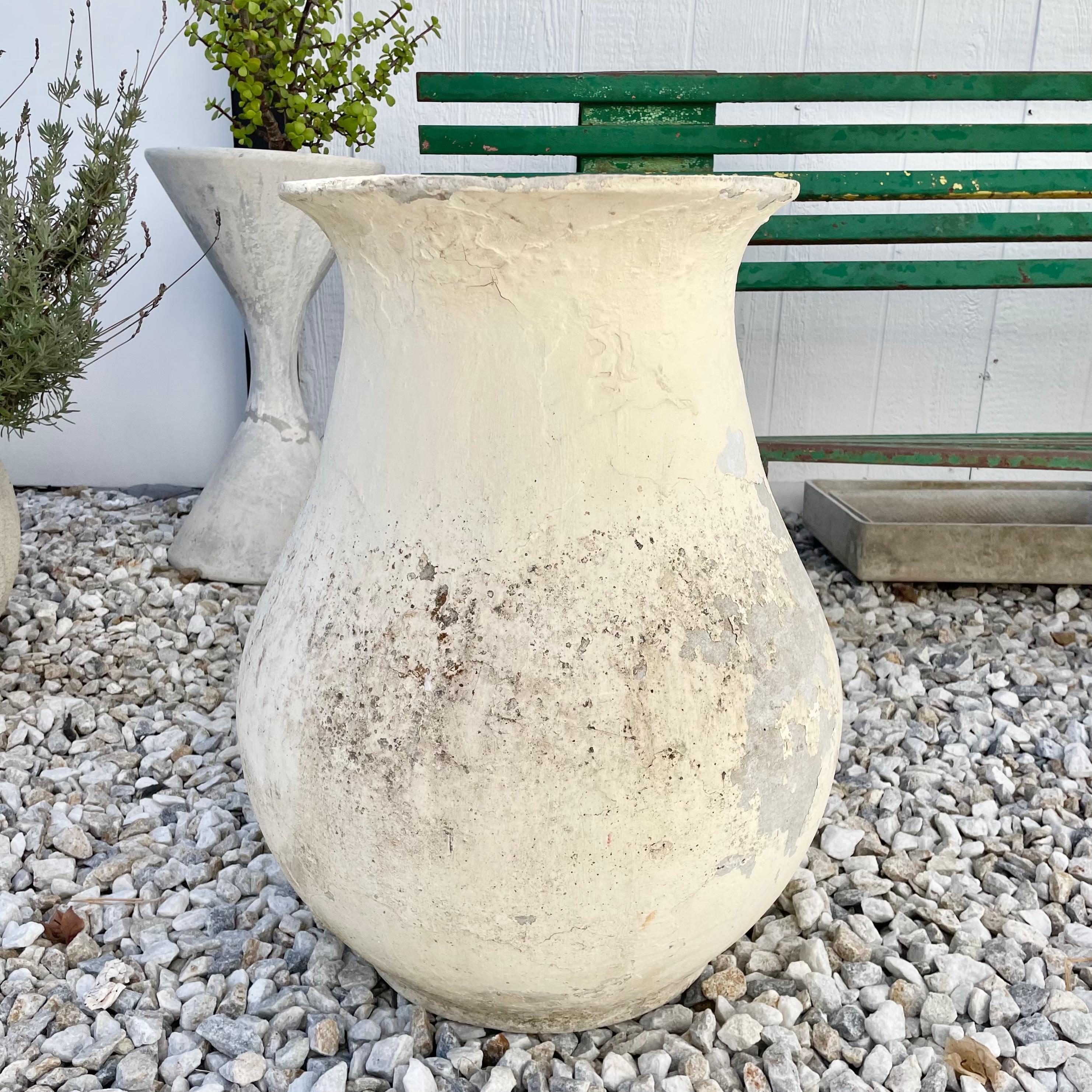 Spectacular concrete vase by Willy Guhl. Extremely rare model. Slightly tapered neck with pronounced lip spout. Made of fiber cement. Painted in a beige color with years of patina. Beautiful texture and color with great presence. Excellent