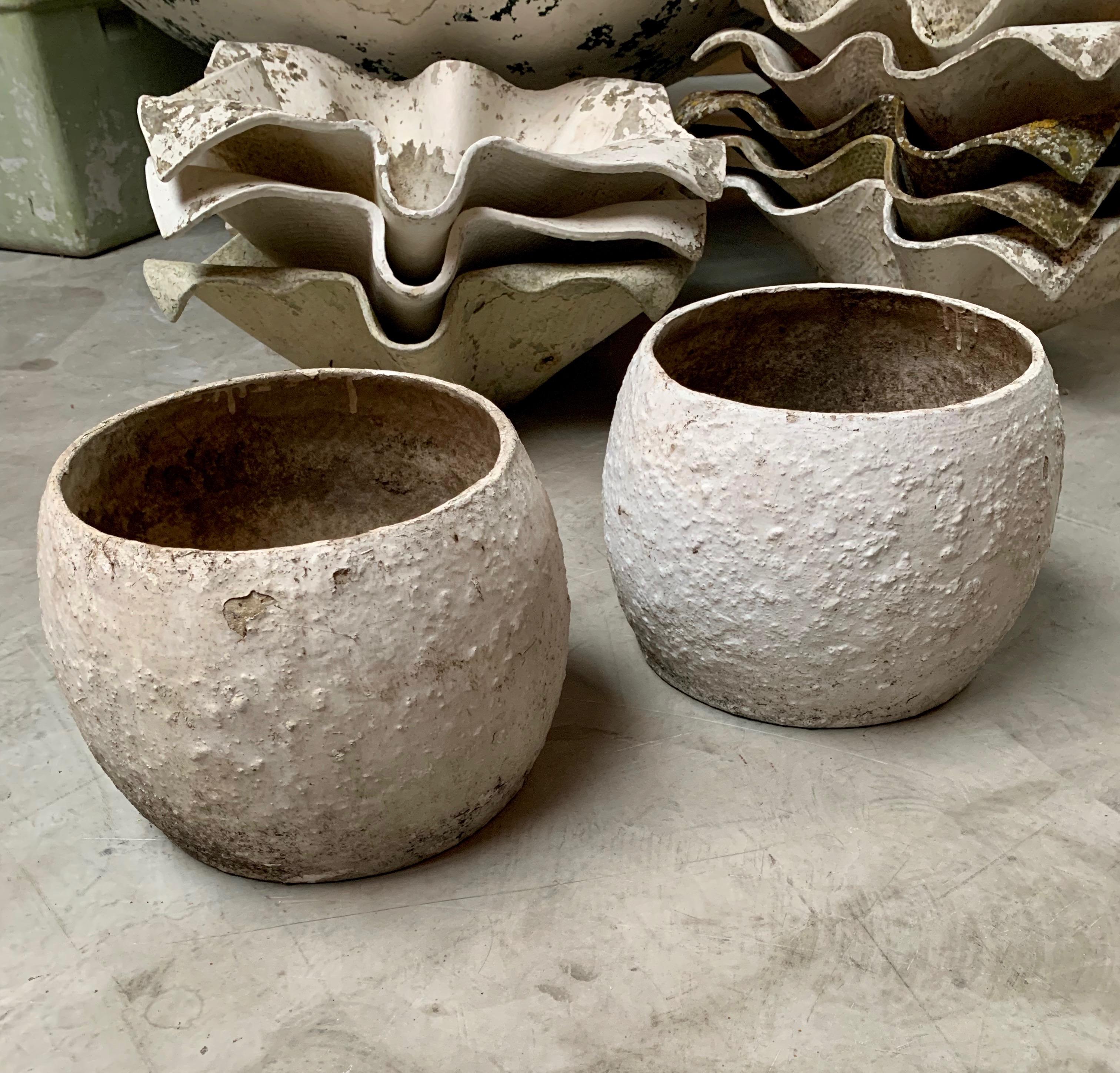 Unique set of concrete sculptures by Swiss architect Willy Guhl. Concrete vases/planters rarely seen. Cool sculptural piece for indoors or outside. Great standalone piece of art. Great vintage condition. Two available. Priced individually.

 

