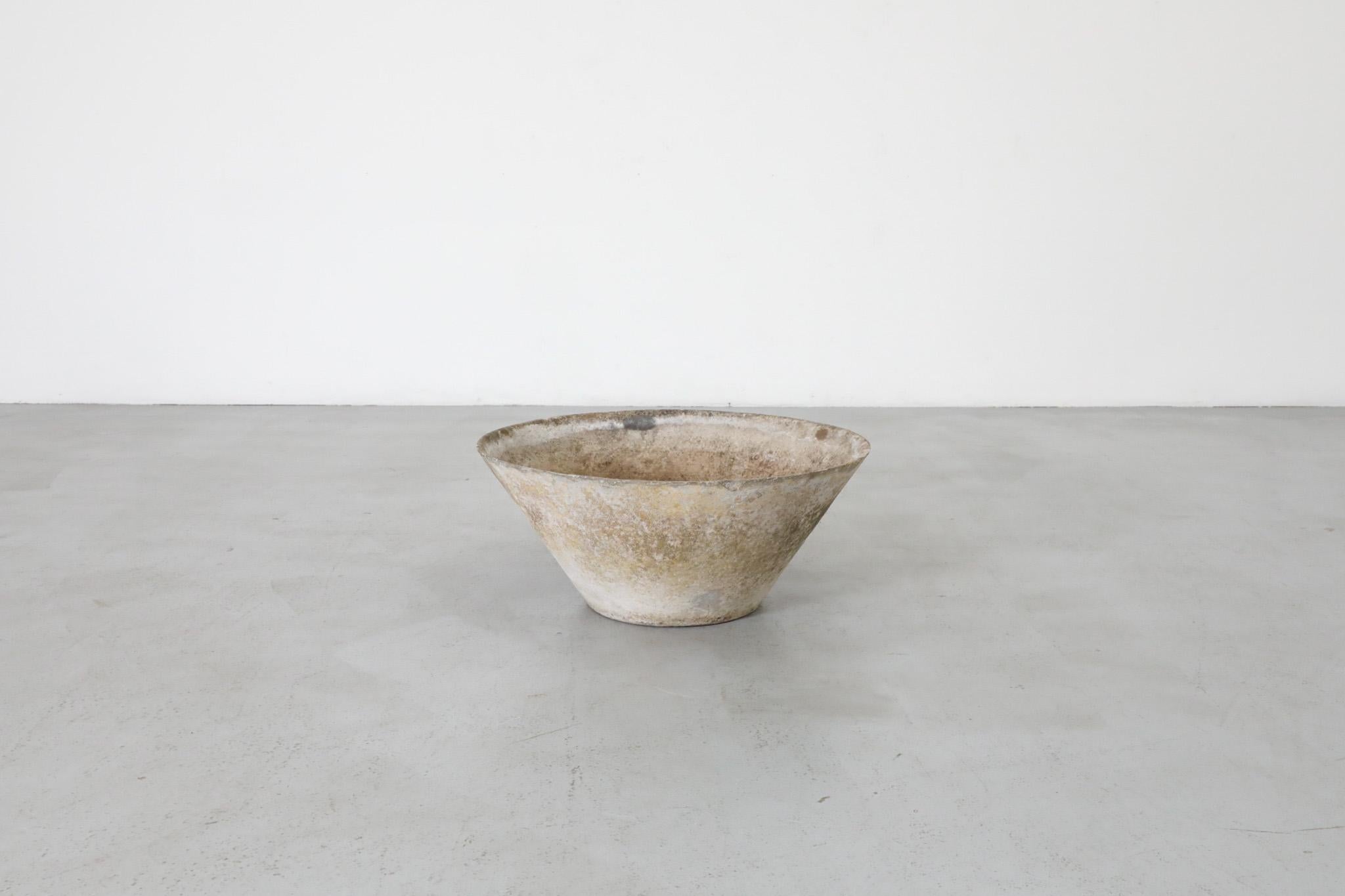 Stunning Mid-Century conical flower pot created by Swiss design luminary Willy Guhl. Manufactured from a composite concrete and produced by Eternit AG in Switzerland between 1960 and 1970. The concrete planter's tapered design features drainage