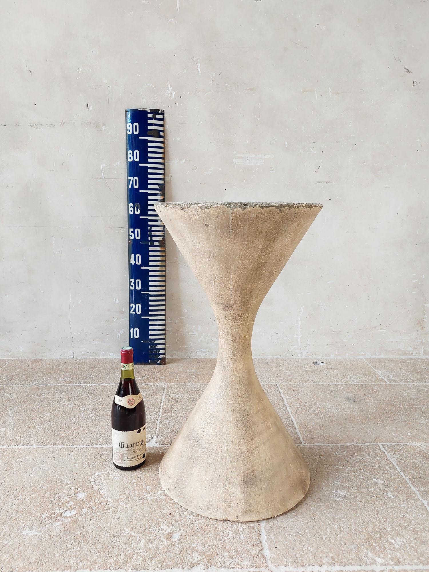 Willy Guhl Diablo Hourglass Planter by Eternit For Sale 1