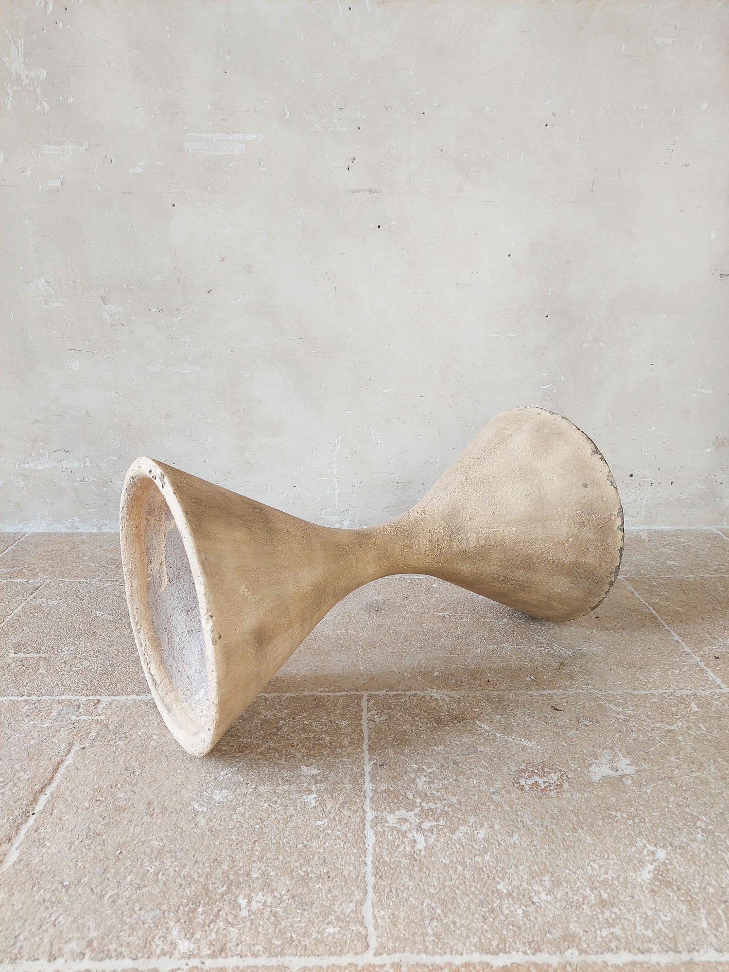 Willy Guhl Diablo Hourglass Planter by Eternit For Sale 2