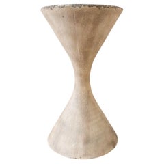 Willy Guhl Jardinera Reloj de Arena Diablo by Eternit