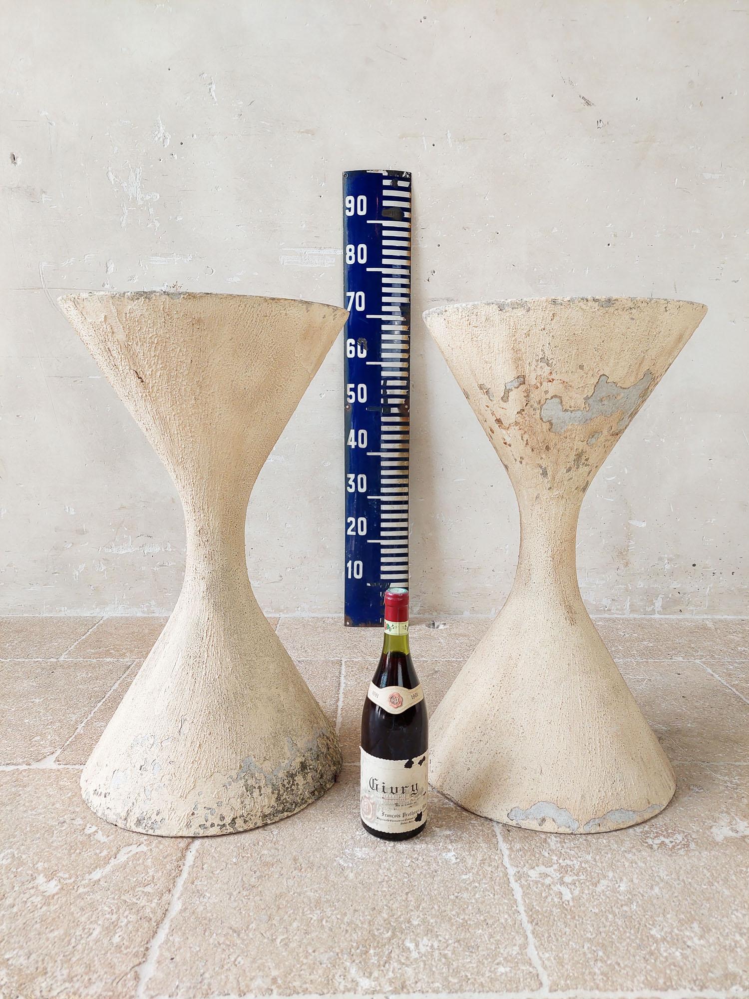 Willy Guhl Diablo Sanduhr-Pflanzgefäße von Eternit im Angebot 1