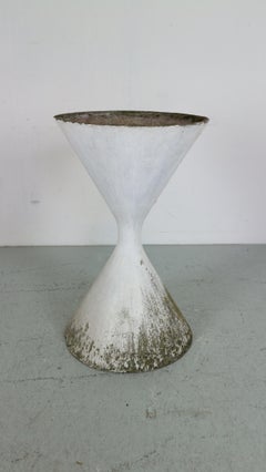 Willy Guhl 'Diablo' Spindel Hourglass Concrete Planter, Switzerland, 1954