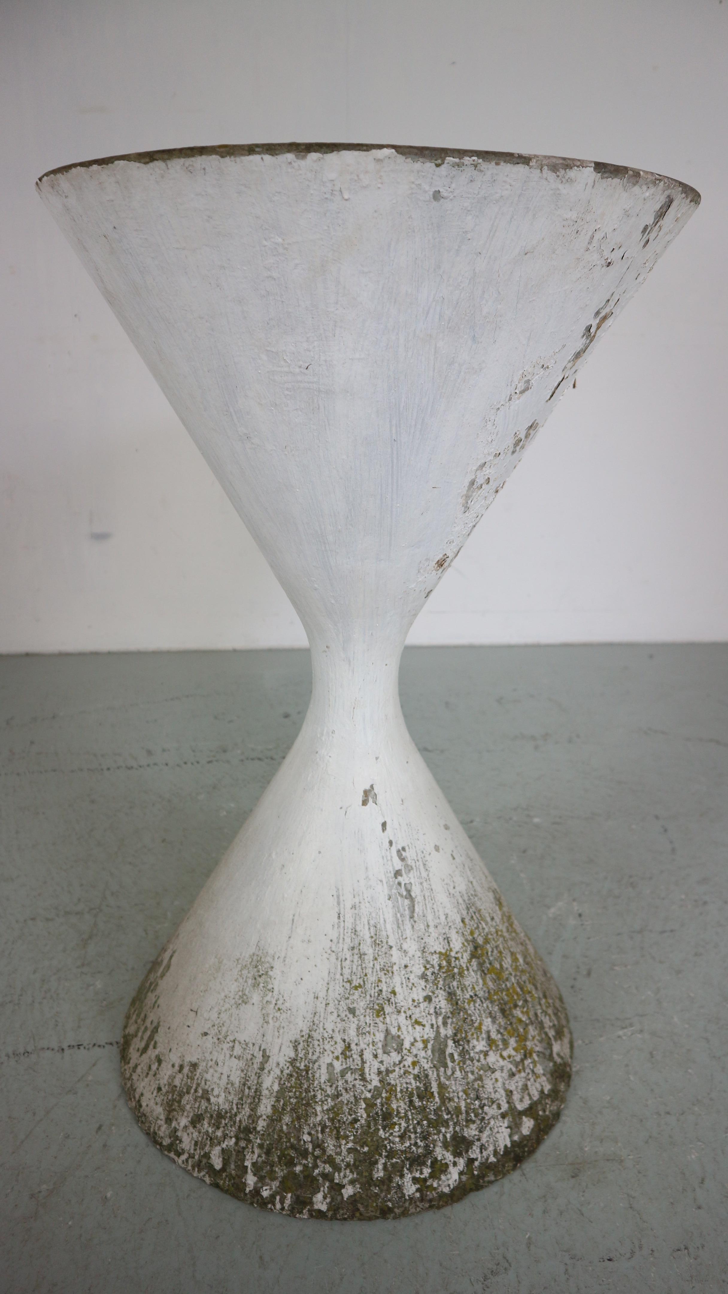 Mid-Century Modern Willy Guhl 'Diablo' Spindel Hourglass Concrete Planter, Switzerland, 1954 For Sale