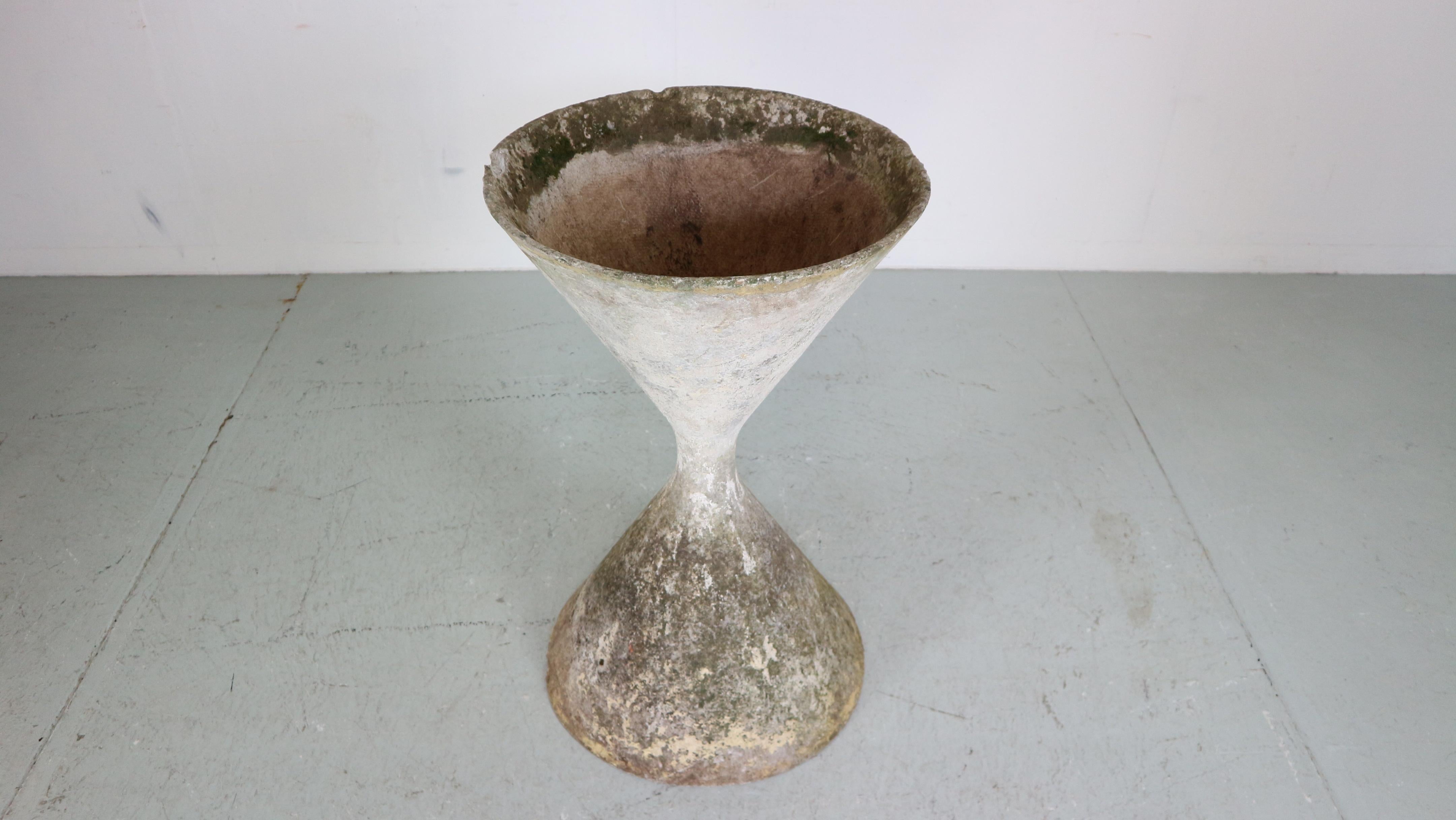 diabolo hourglass