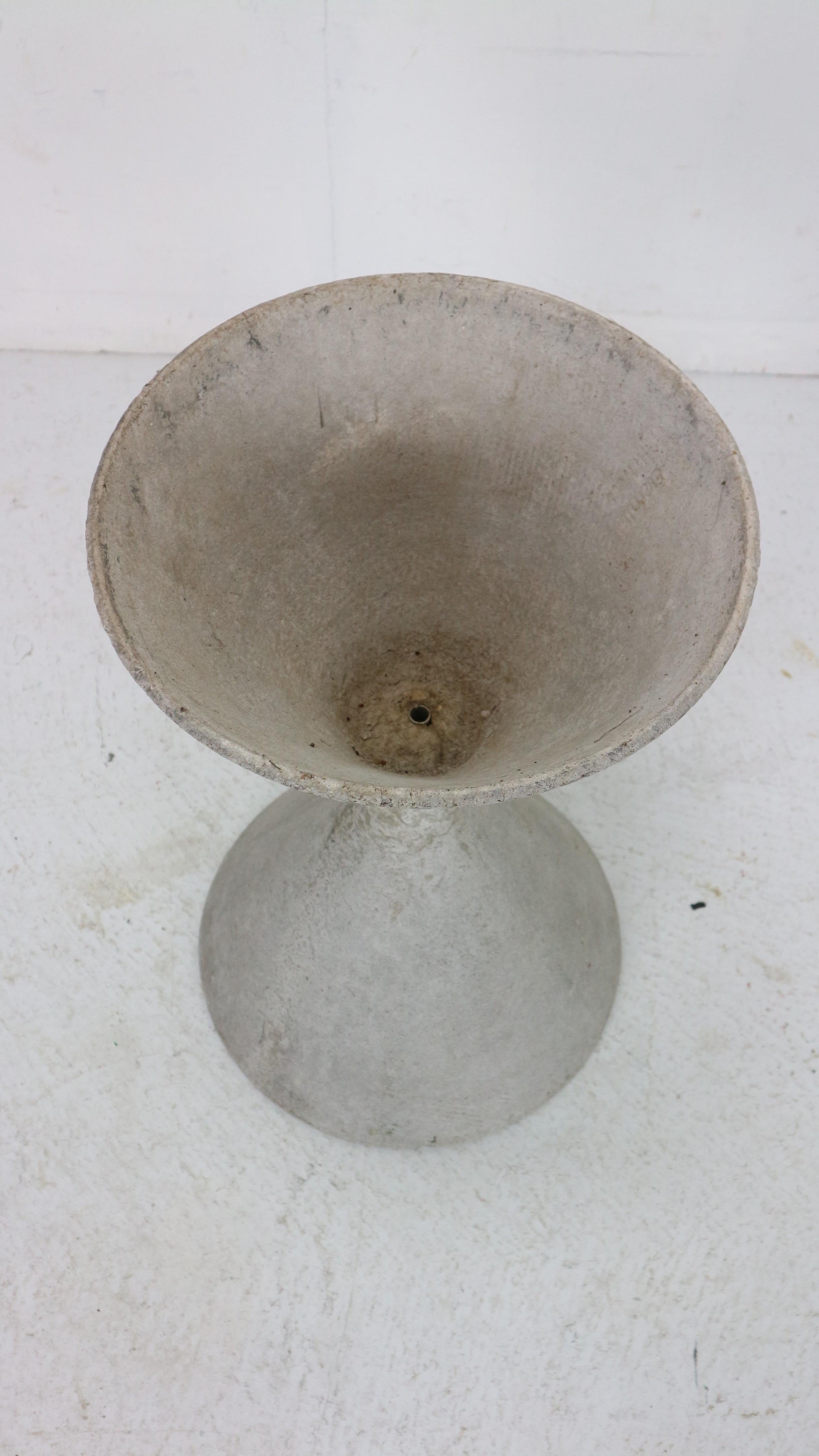 Willy Guhl 'Diablo' Spindel Hourglass Concrete Planter, Switzerland, 1954 In Good Condition In The Hague, NL