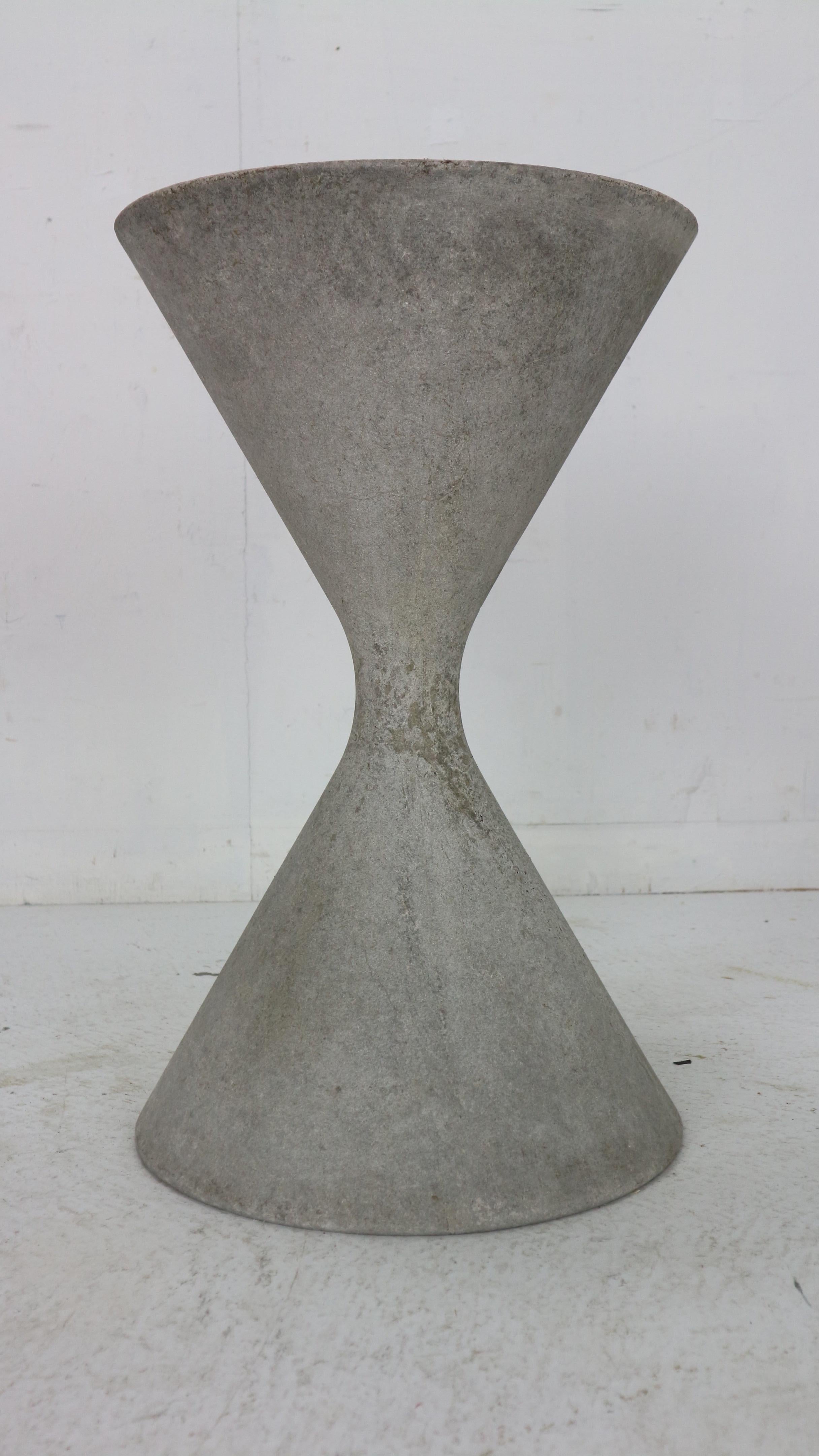 Mid-20th Century Willy Guhl 'Diablo' Spindel Hourglass Concrete Planter, Switzerland, 1954