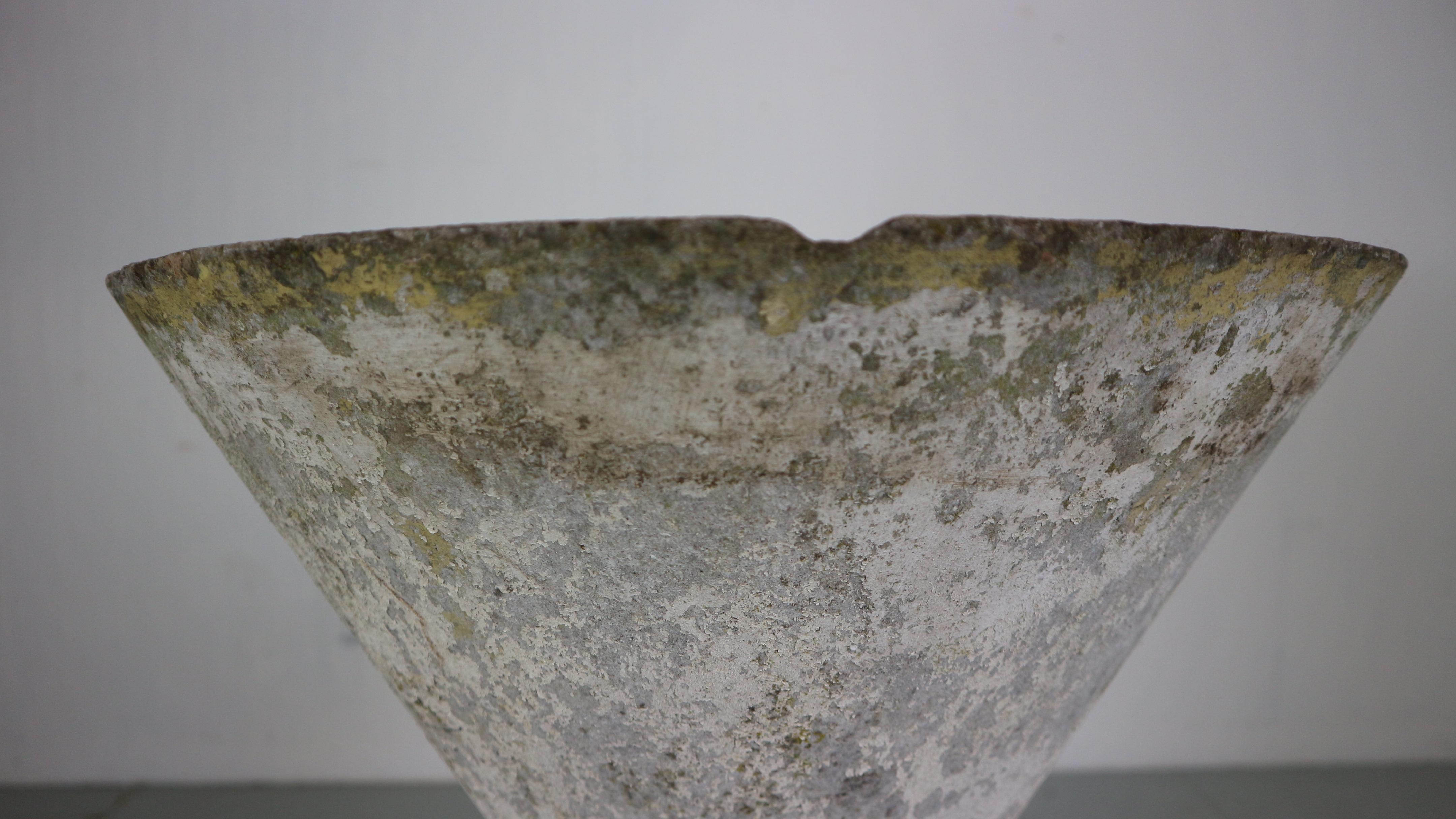 Willy Guhl 'Diablo' Spindel Hourglass Concrete Planter, Switzerland, 1954 In Good Condition In The Hague, NL