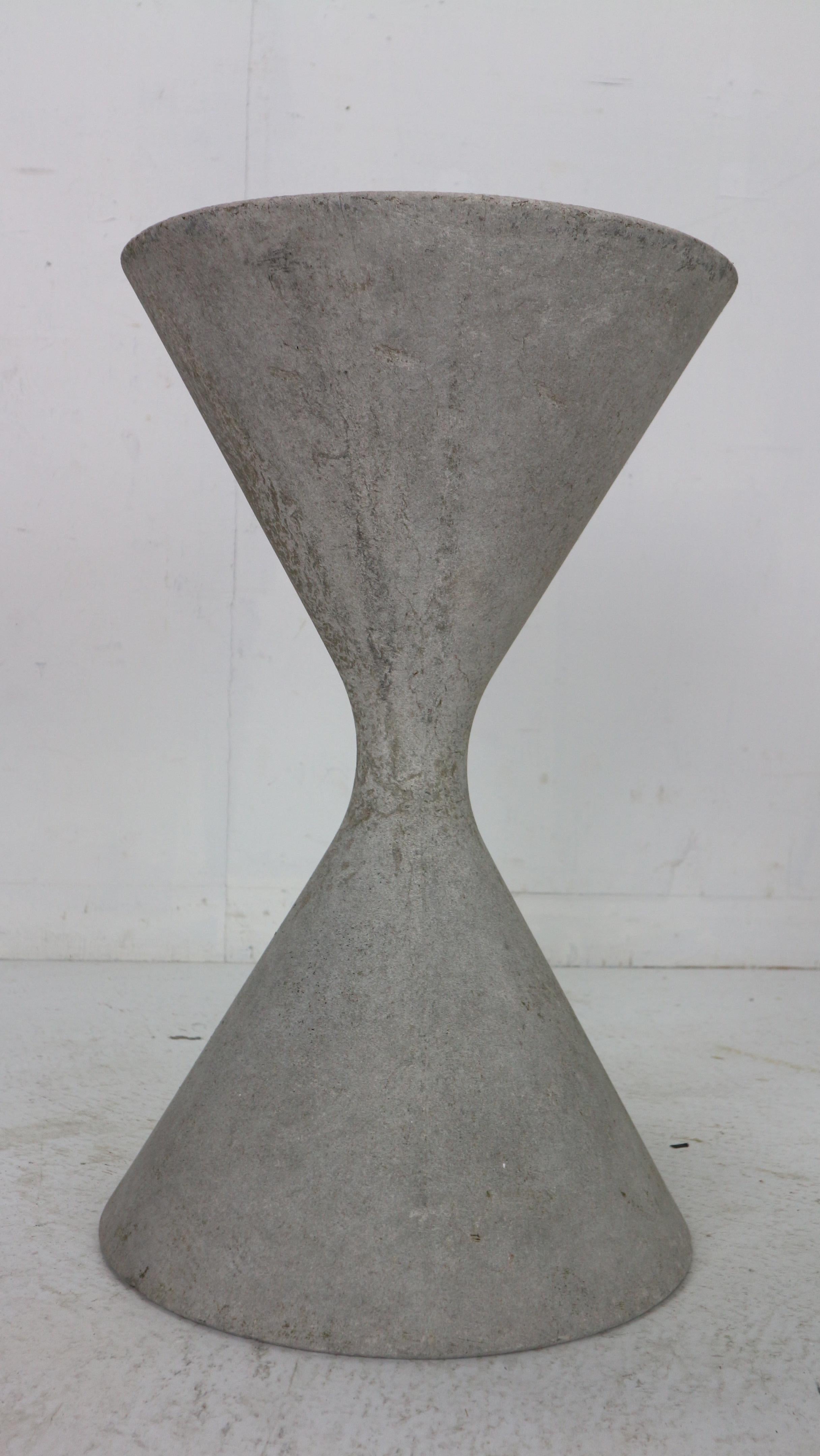 Willy Guhl 'Diablo' Spindel Hourglass Concrete Planter, Switzerland, 1954 1