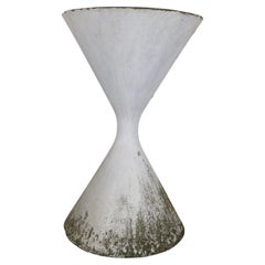 Willy Guhl 'Diablo' Spindel Hourglass Concrete Planter, Switzerland, 1954