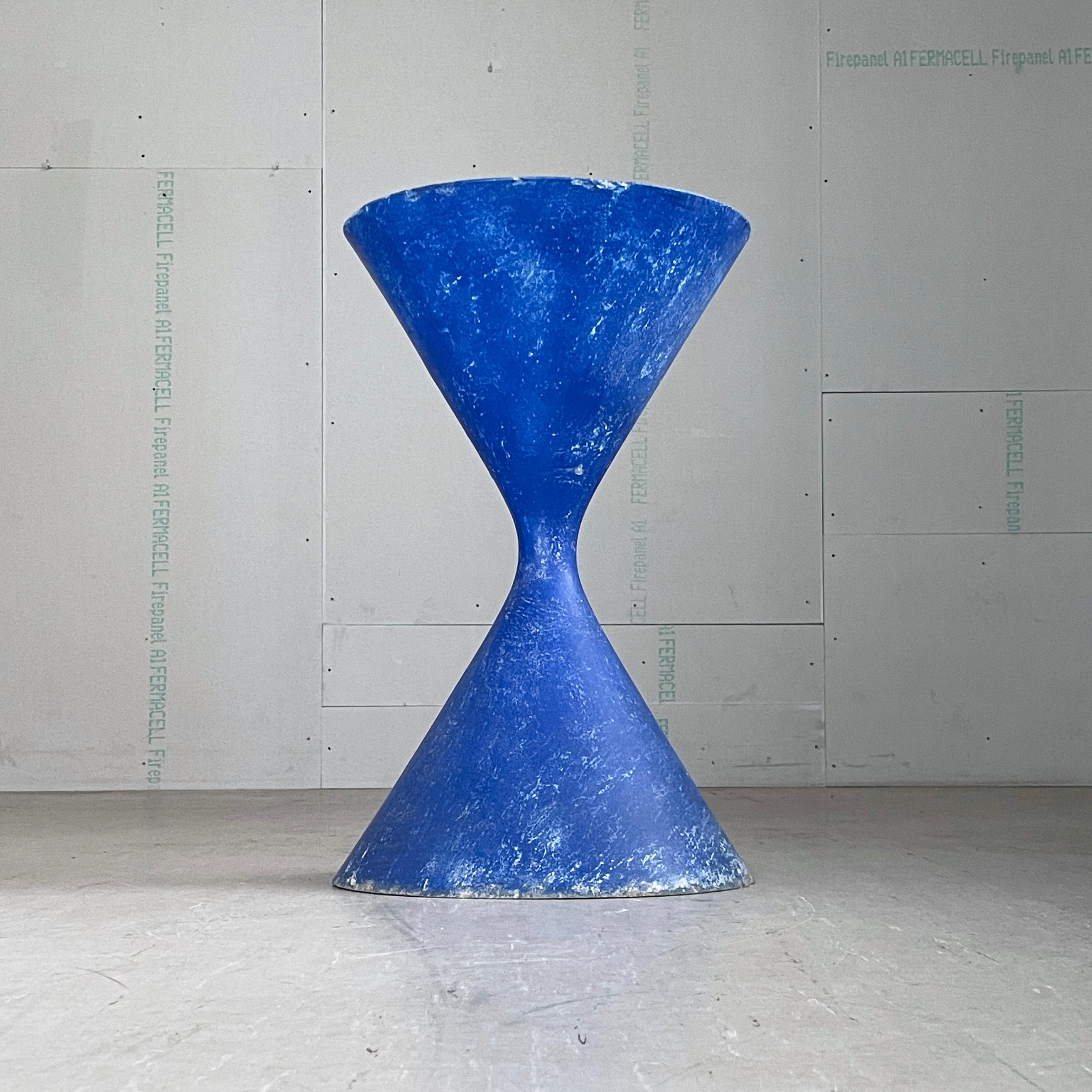 Béton Jardinière à spindel Diabolo de Willy Guhl - Eternit AG