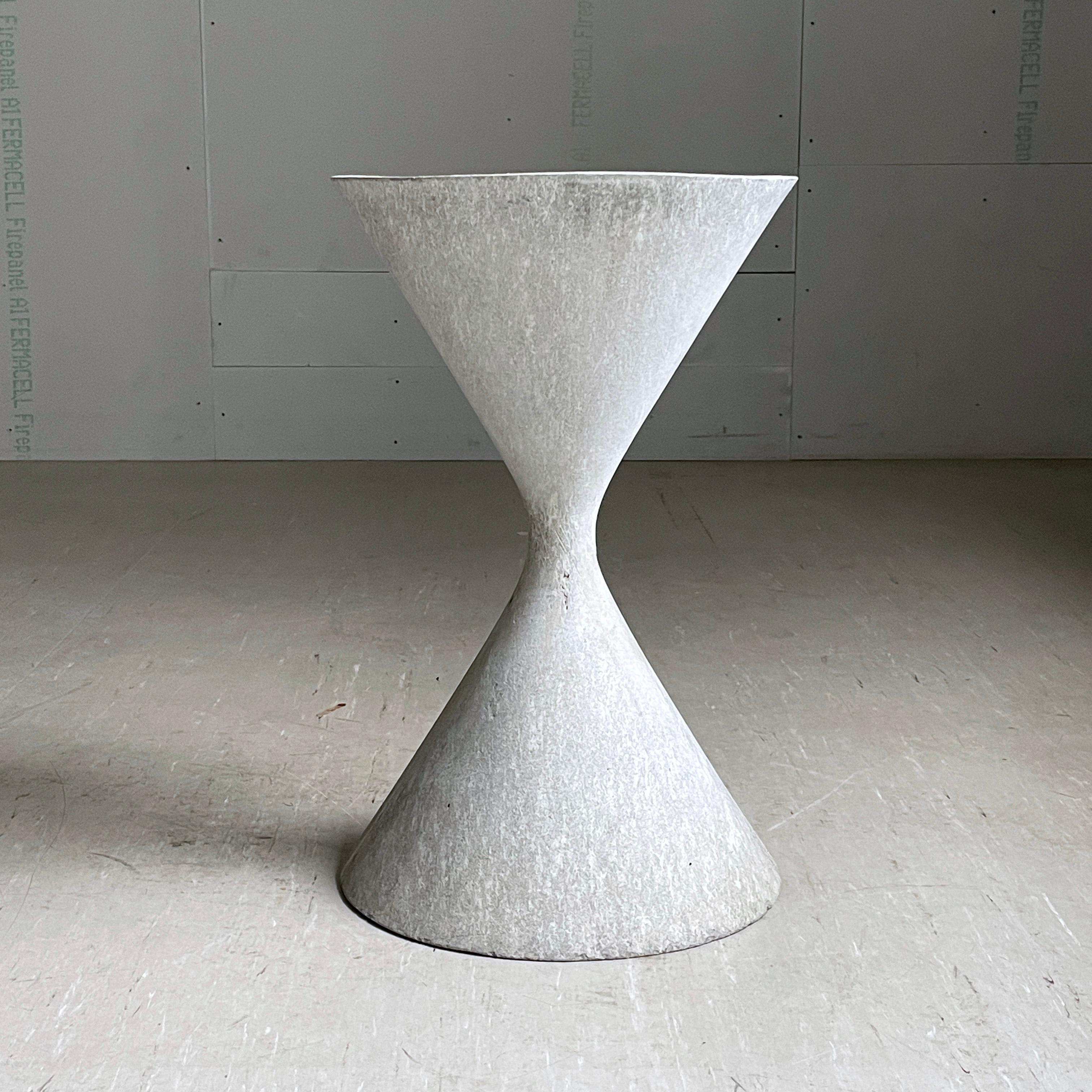 Minimalist Willy Guhl 'Diabolo' Spindel Planter - Eternit AG, Switzerland For Sale