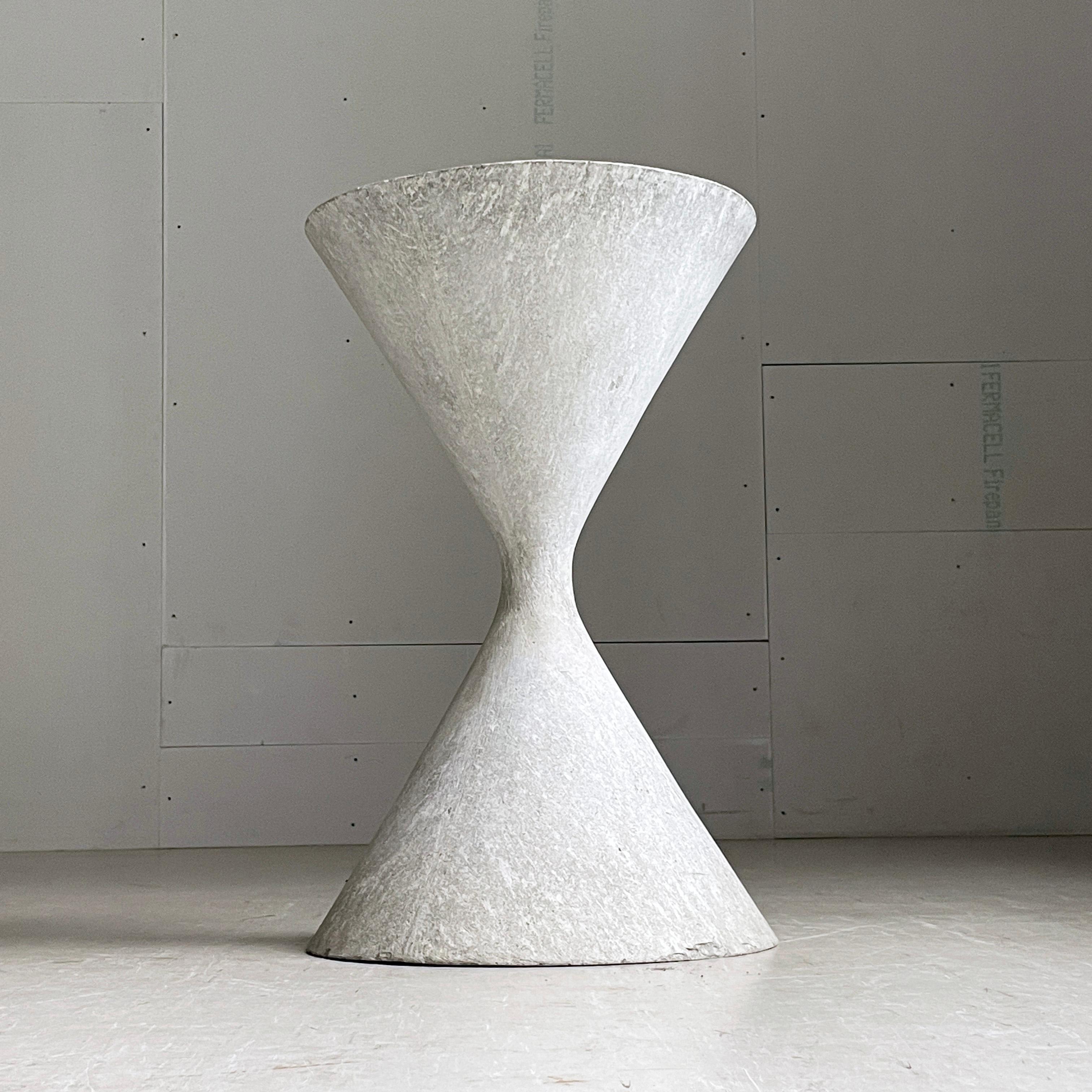 Concrete Willy Guhl 'Diabolo' Spindel Planter - Eternit AG, Switzerland For Sale