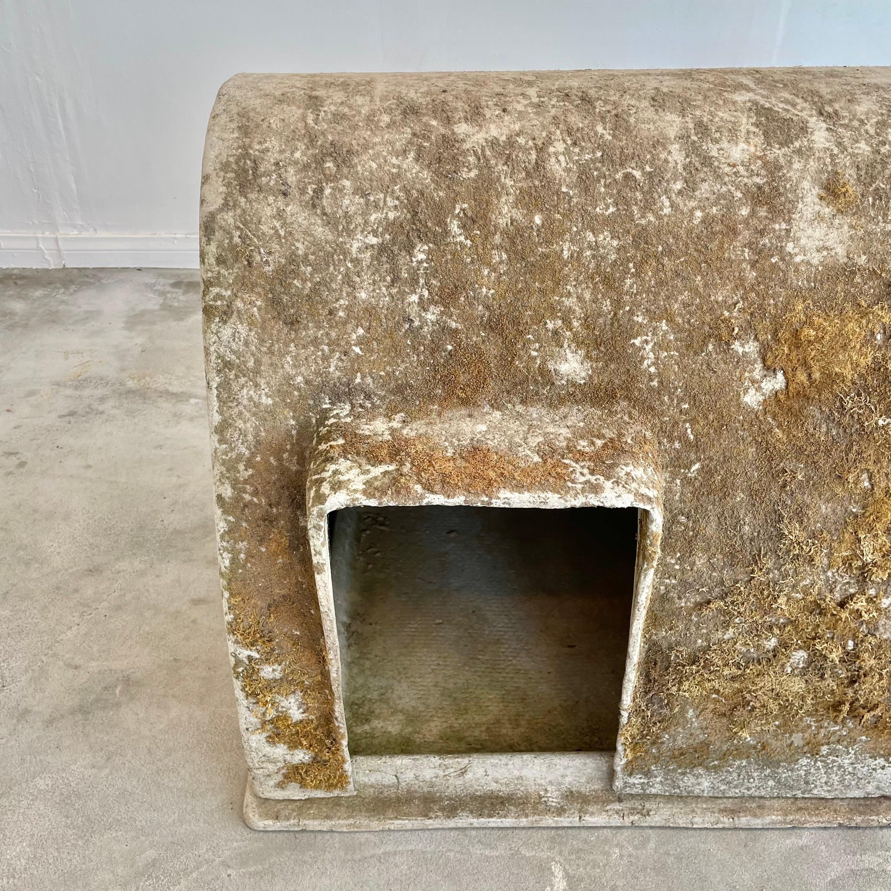 Willy Guhl, Hundehaus, 1960er-Jahre, Schweiz (Zement) im Angebot