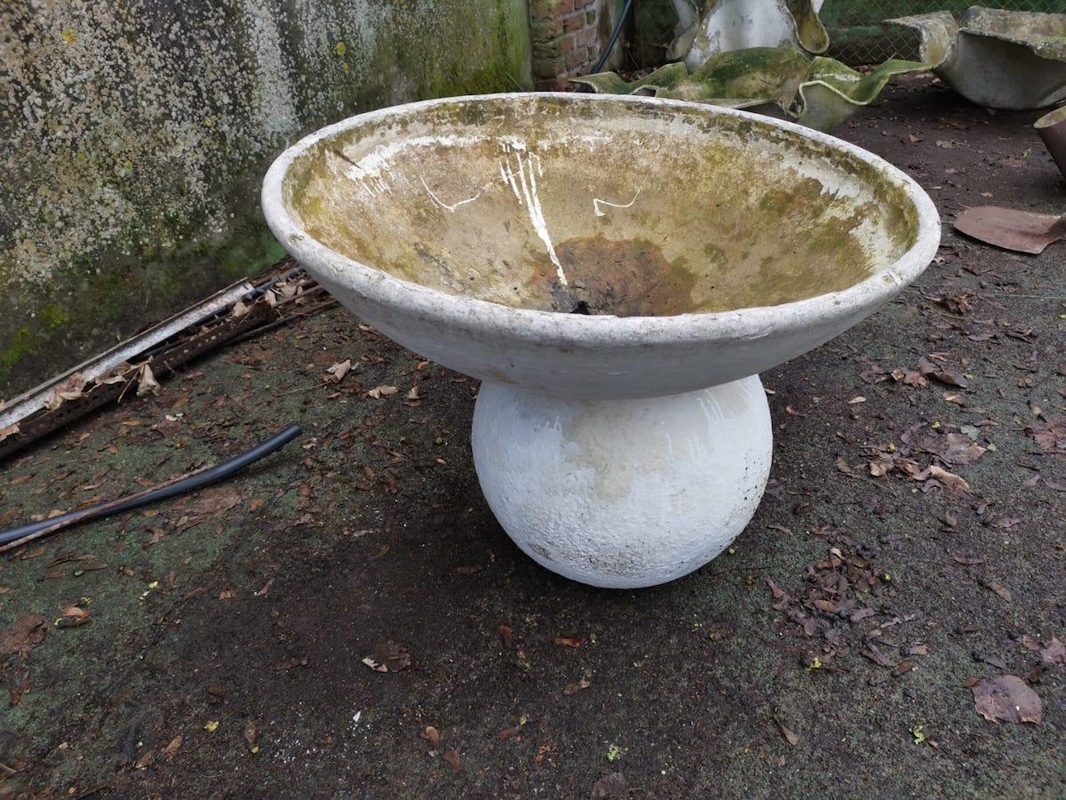 Willy Guhl, Eternit, Garden Planter with Ball Stand for the Dish Shaped Planter In Good Condition In London, GB