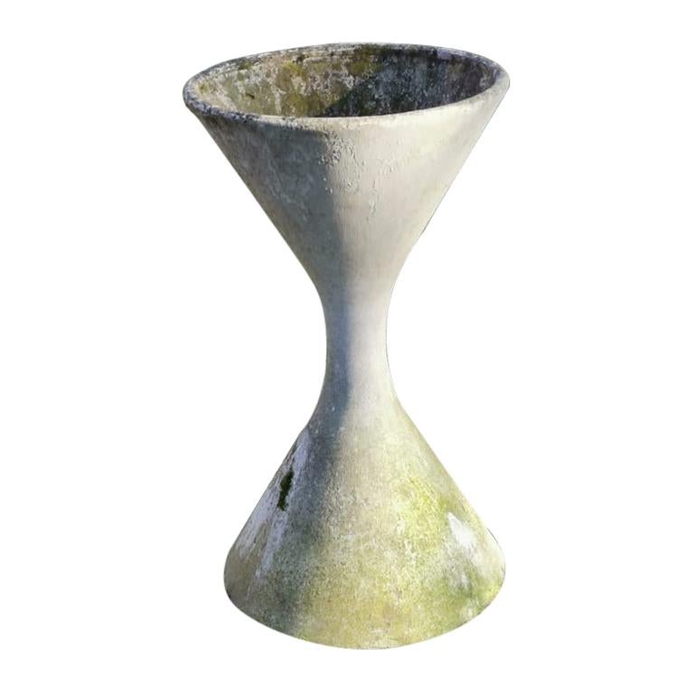 Willy Guhl, Extra Large Diablo Hourglass Planter in Wonderful Original Condition For Sale