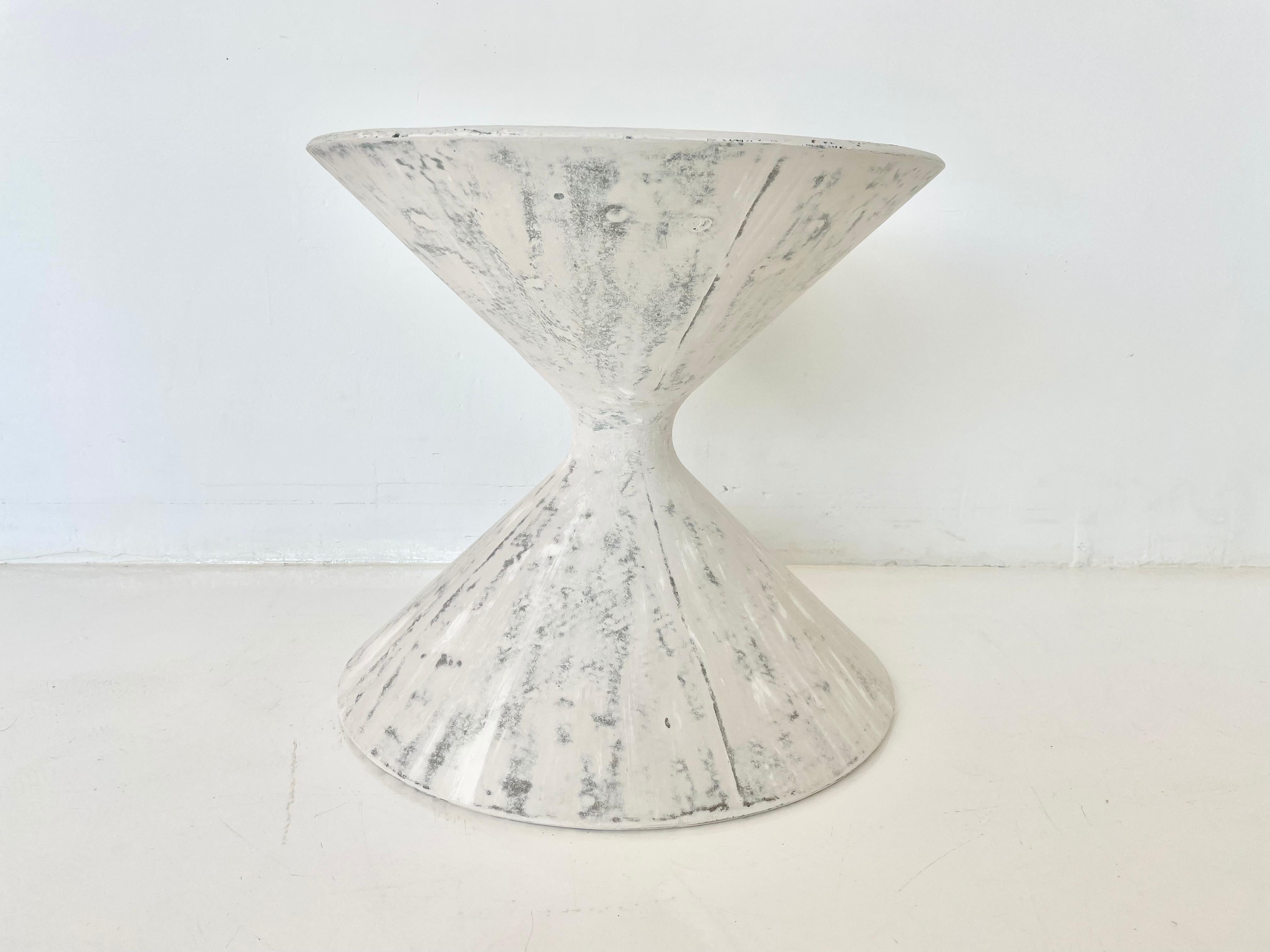 Willy Guhl Fatboy Hourglass Planter In Good Condition For Sale In Los Angeles, CA