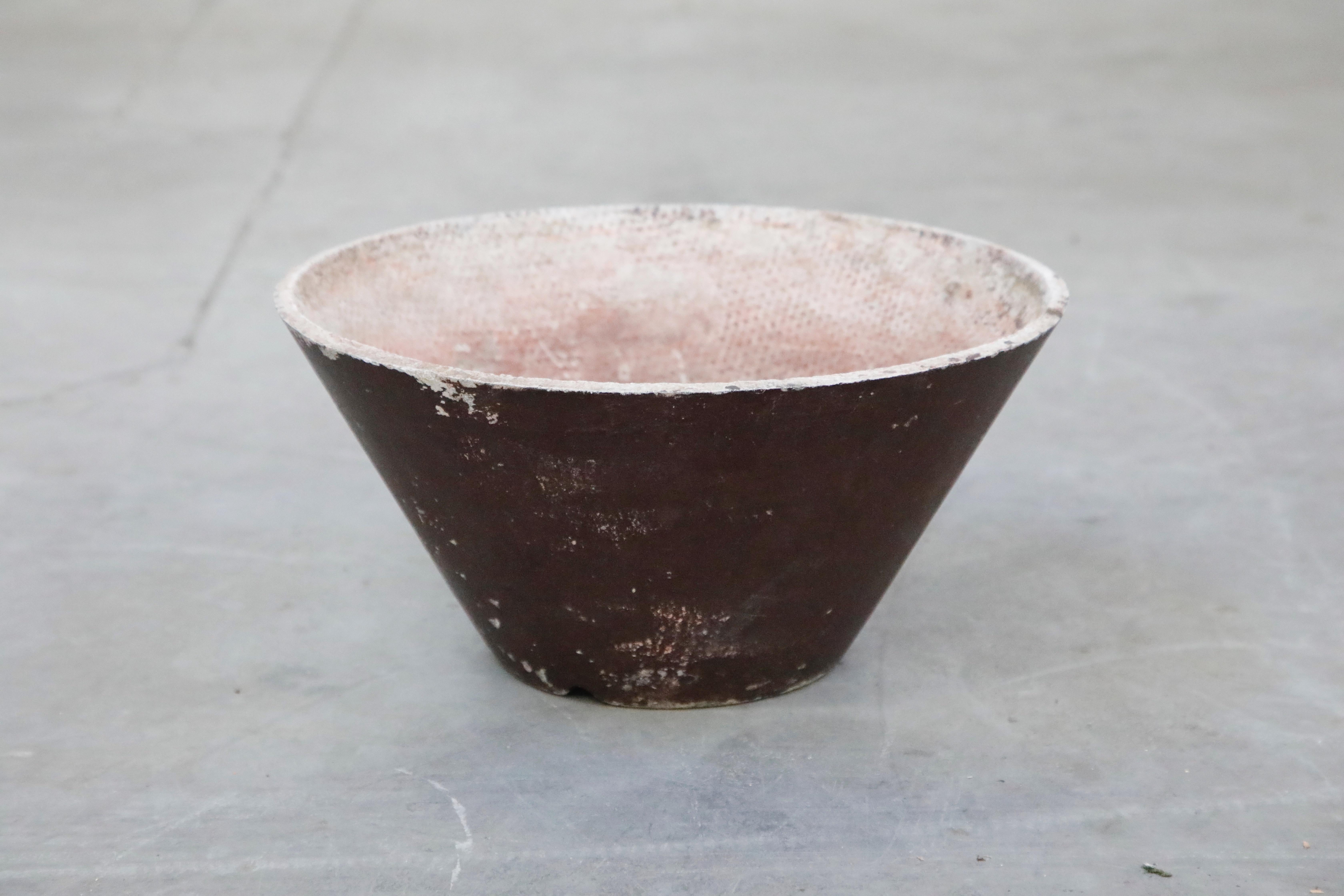 An incredible designer on-trend architectural concrete cone planter by Swiss architect Willy Guhl for Eternit, circa 1968 Switzerland. This cone shaped concrete planter has a patinated burgundy red exterior finish. Consider using this as a