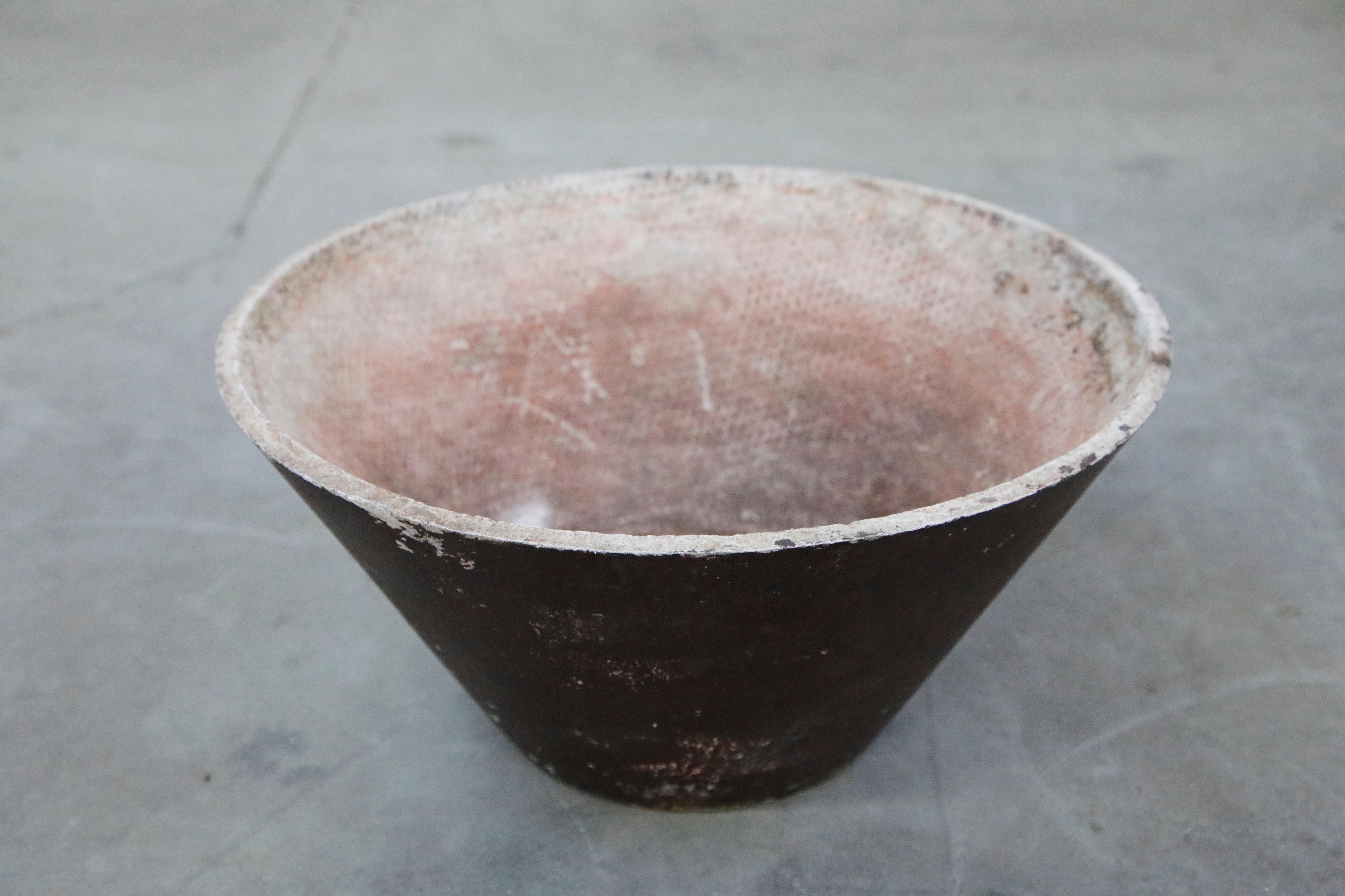 Swiss Willy Guhl for Eternit Cone Concrete Planter in Burgundy, circa 1968, Signed For Sale