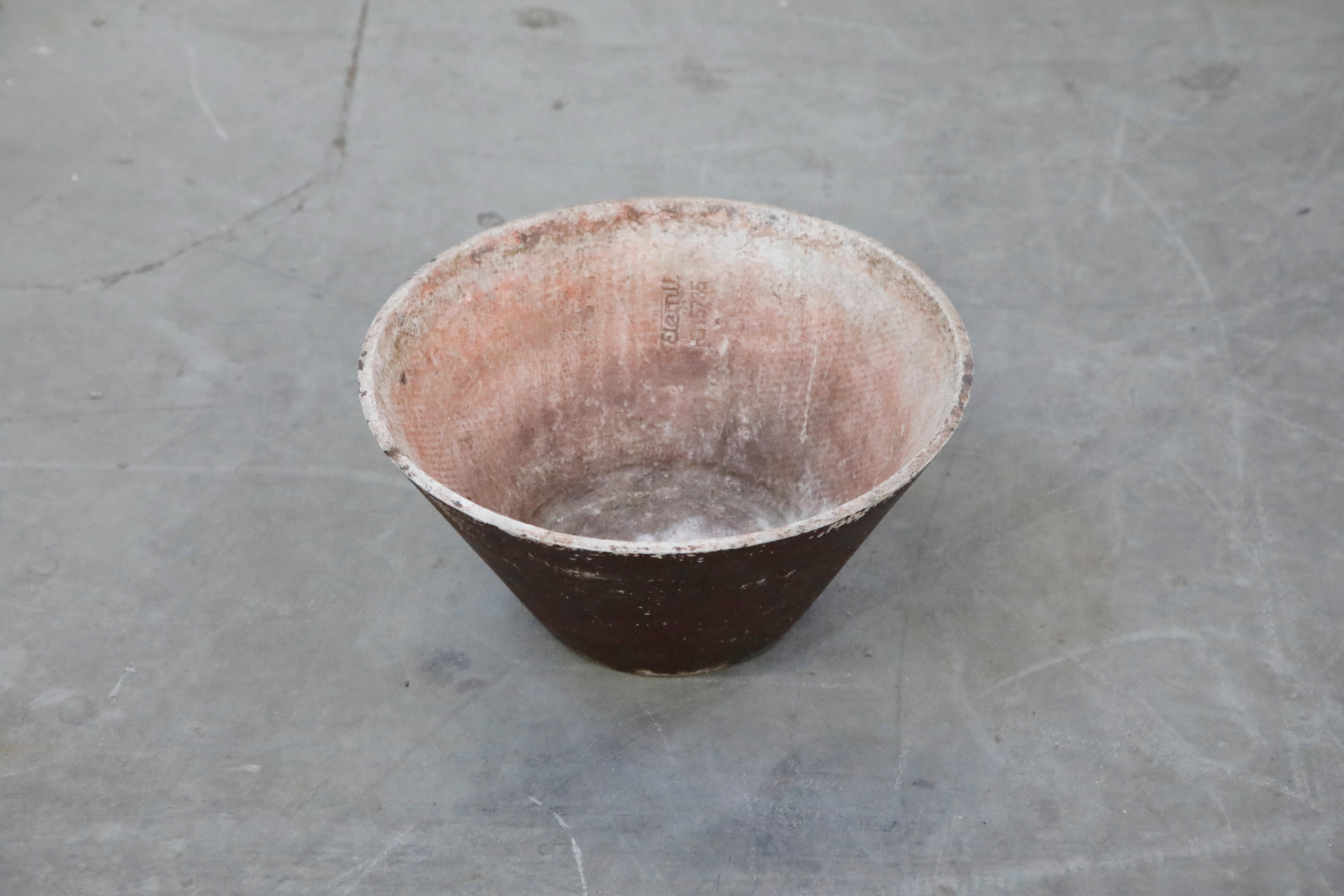 Willy Guhl for Eternit Cone Concrete Planter in Burgundy, circa 1968, Signed In Good Condition For Sale In Los Angeles, CA