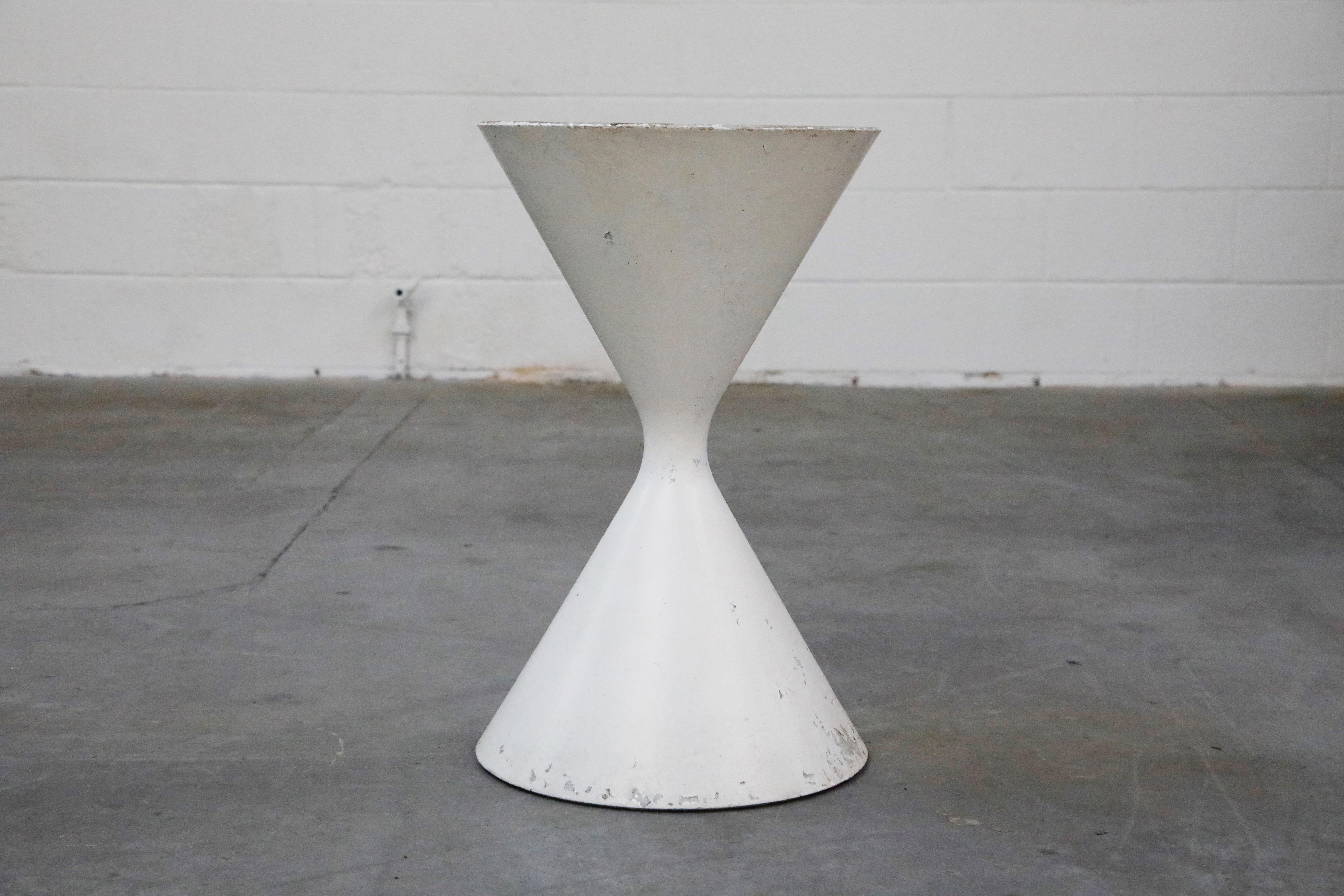 Willy Guhl for Eternit 'Diablo' Model 554 Hourglass Concrete Planter, Signed In Good Condition In Los Angeles, CA