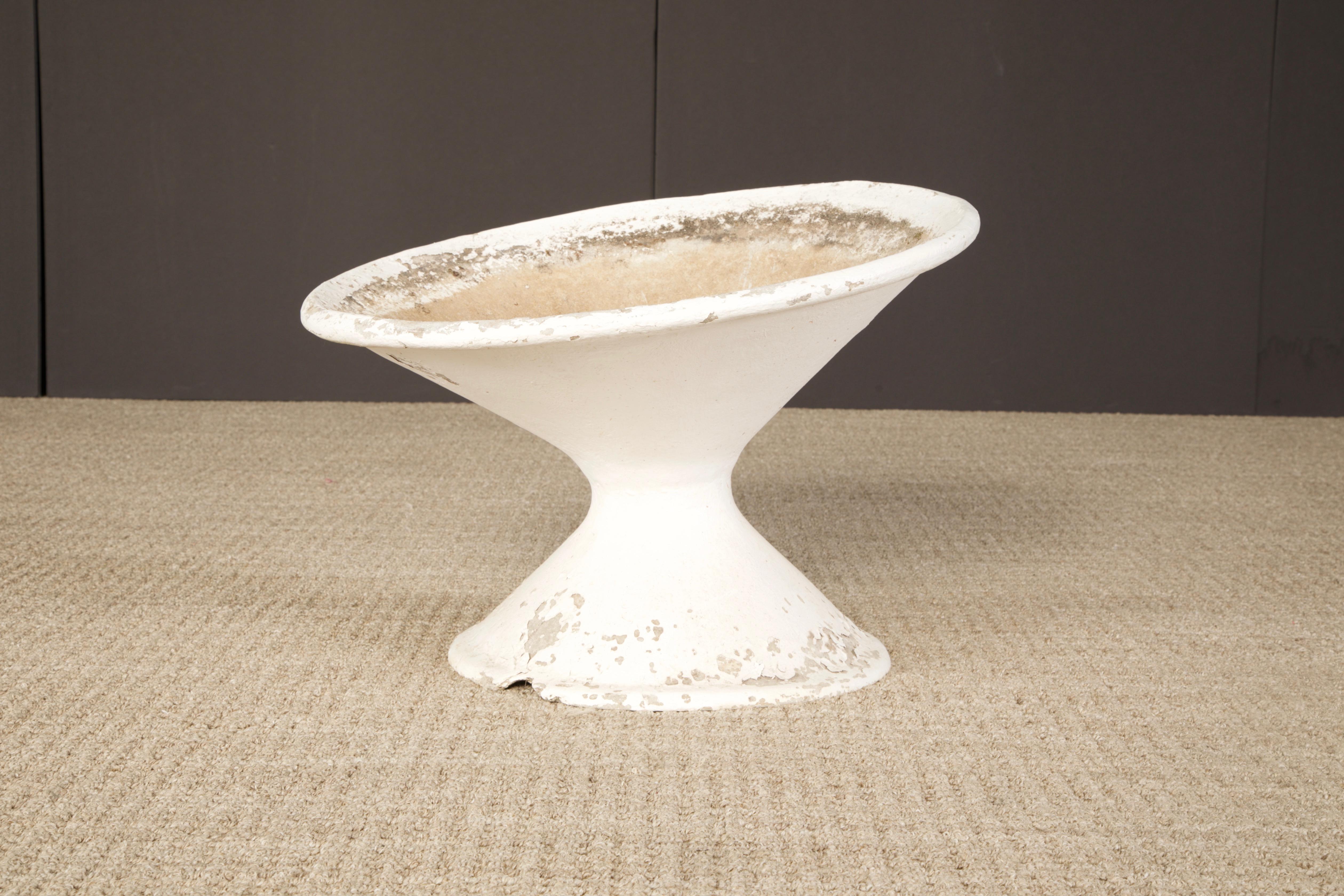 Willy Guhl para Eternit Jardinera de hormigón de huso inclinado de gran tamaño, hacia 1968 en venta 3
