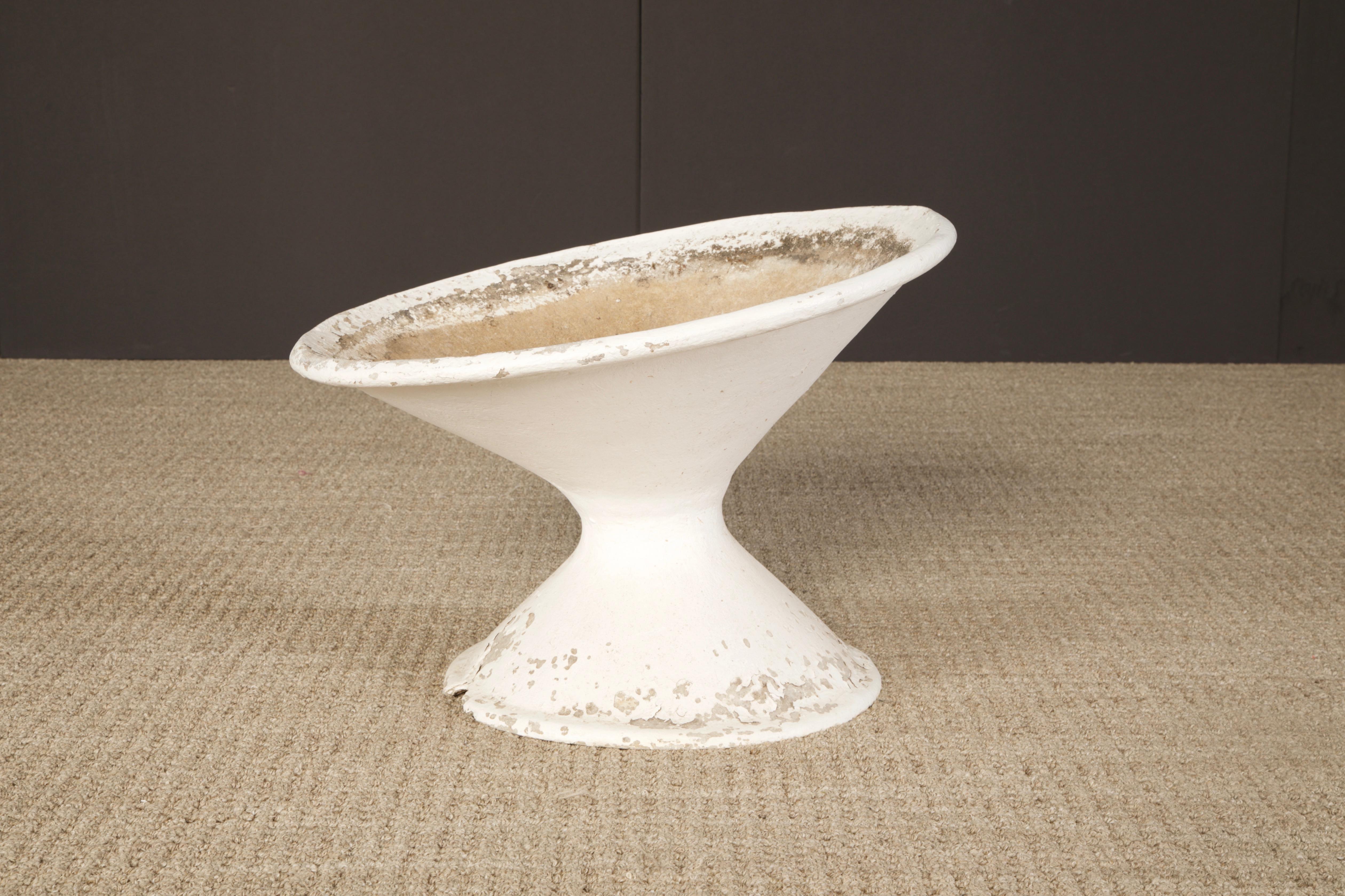 Willy Guhl para Eternit Jardinera de hormigón de huso inclinado de gran tamaño, hacia 1968 en venta 7