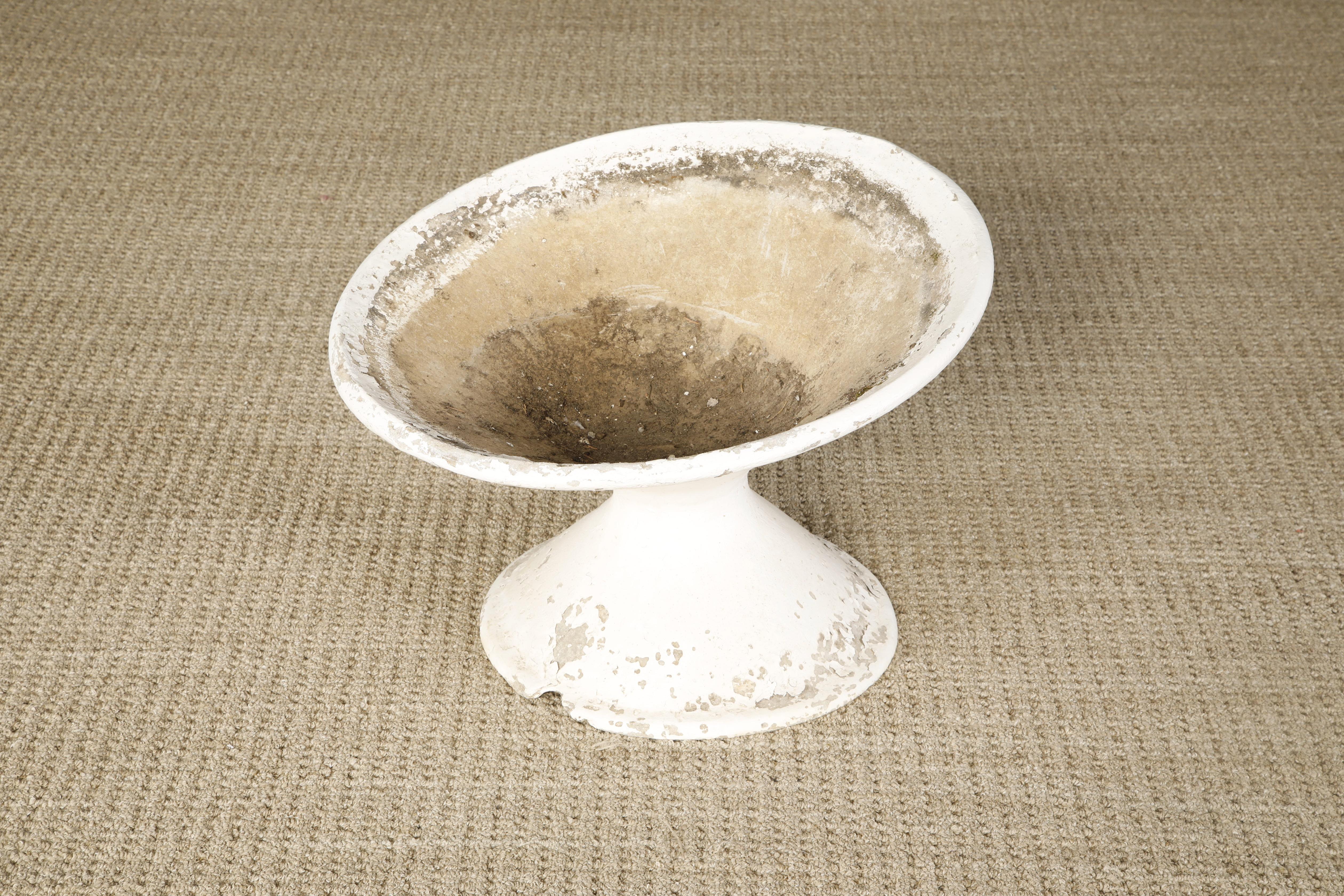Willy Guhl para Eternit Jardinera de hormigón de huso inclinado de gran tamaño, hacia 1968 en venta 1