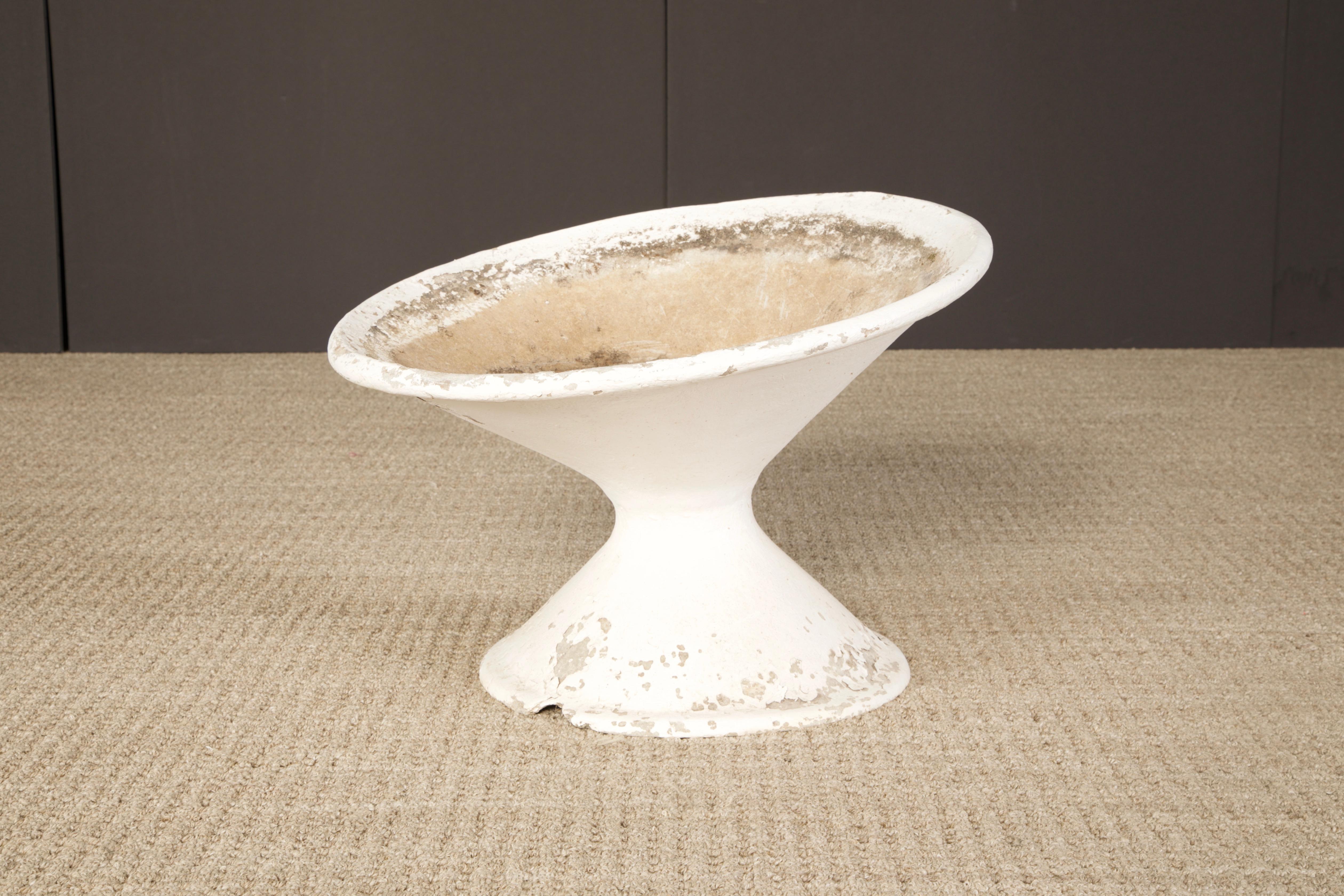 Willy Guhl para Eternit Jardinera de hormigón de huso inclinado de gran tamaño, hacia 1968 en venta 2