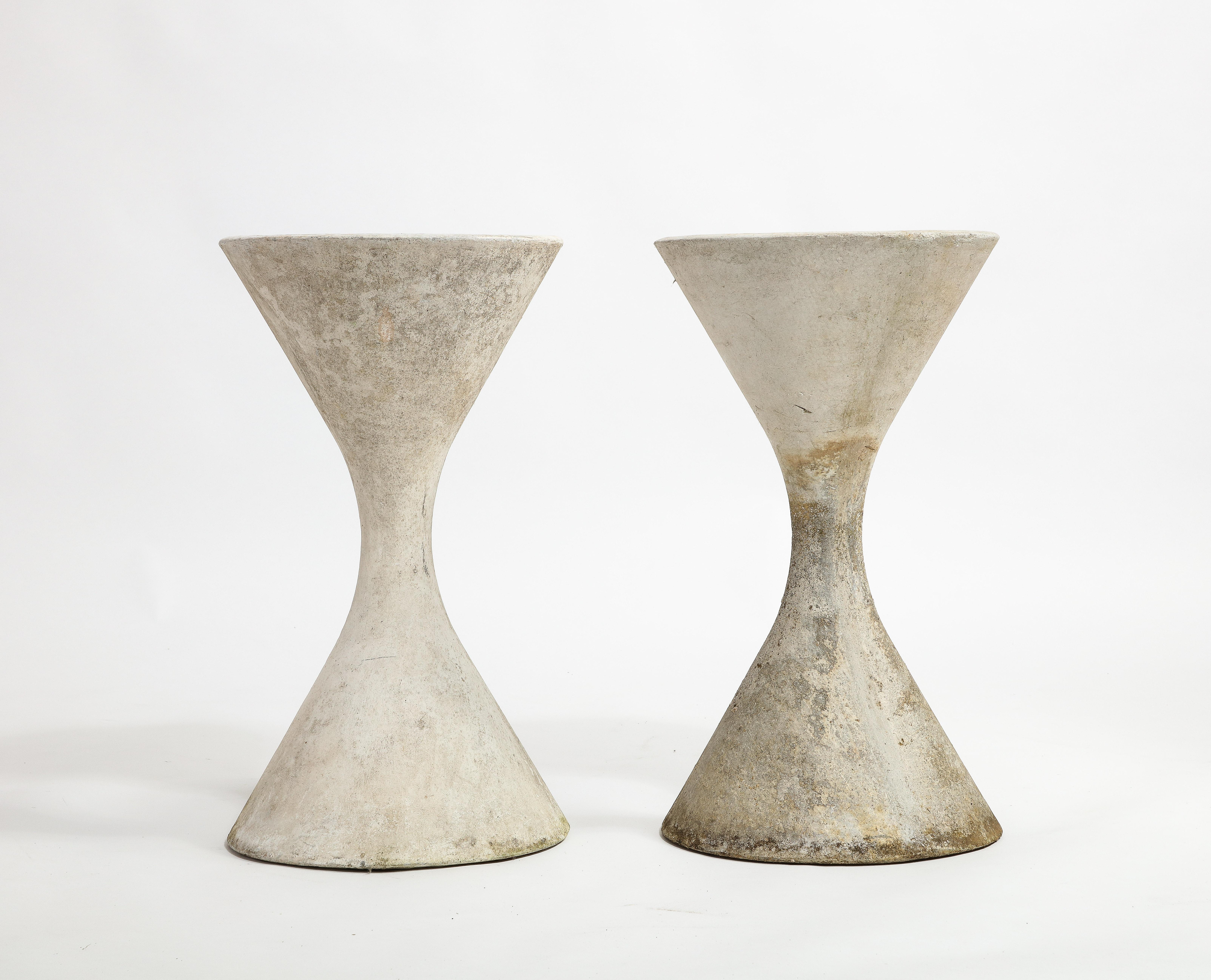 Willy Guhl for Eternit Medium Concrete Diabolo Spindel Planters, 1960s In Good Condition For Sale In New York, NY
