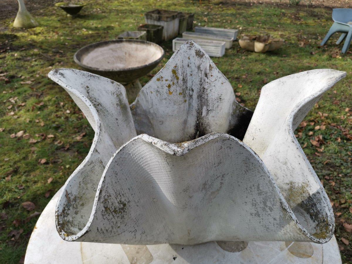 Willy Guhl for Eternit, Mid-Century Modern Concrete Garden Handkerchief Planter For Sale 5