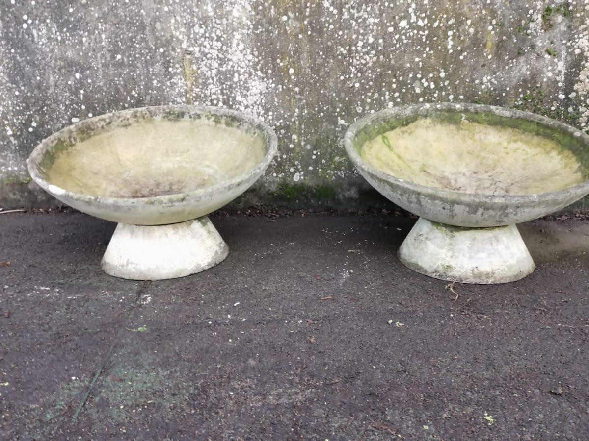 Willy Guhl for Eternit, a rare pair of Mid-Century Modern concrete garden planters with conical hollow stands for the dish shaped planters. Stamped numbers 1 84 068 inside the bowl.
Both in wonderful original condition, rare to find an honest