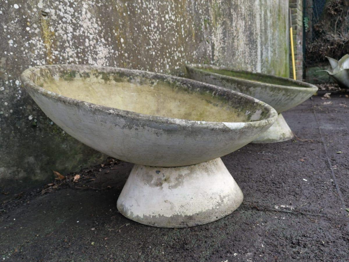 Willy Guhl for Eternit, Mint Pair of Mid-Century Modern Concrete Garden Planters In Good Condition For Sale In London, GB