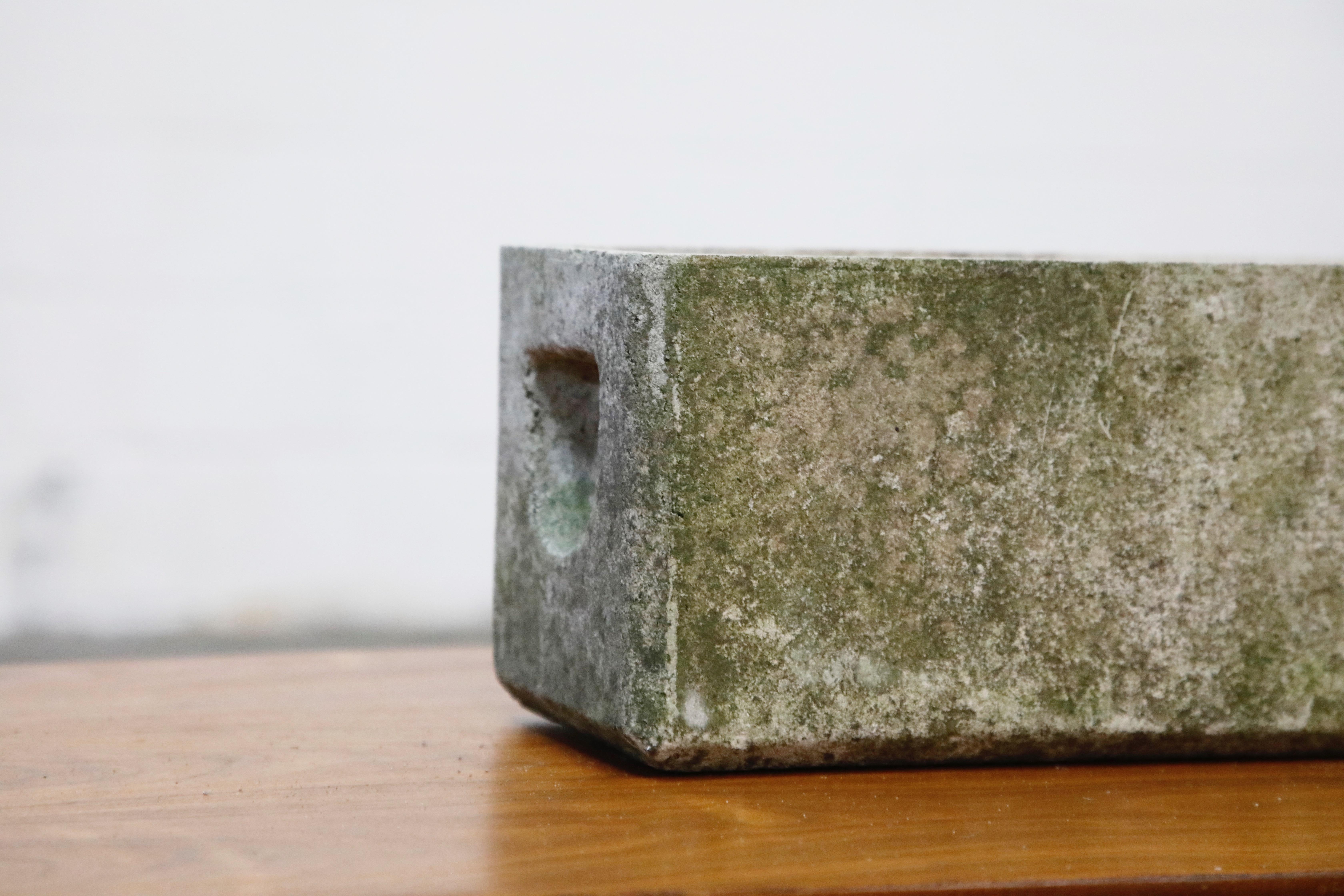 Willy Guhl for Eternit Rectangle Concrete Outdoor Handle Planter, circa 1968 In Good Condition For Sale In Los Angeles, CA