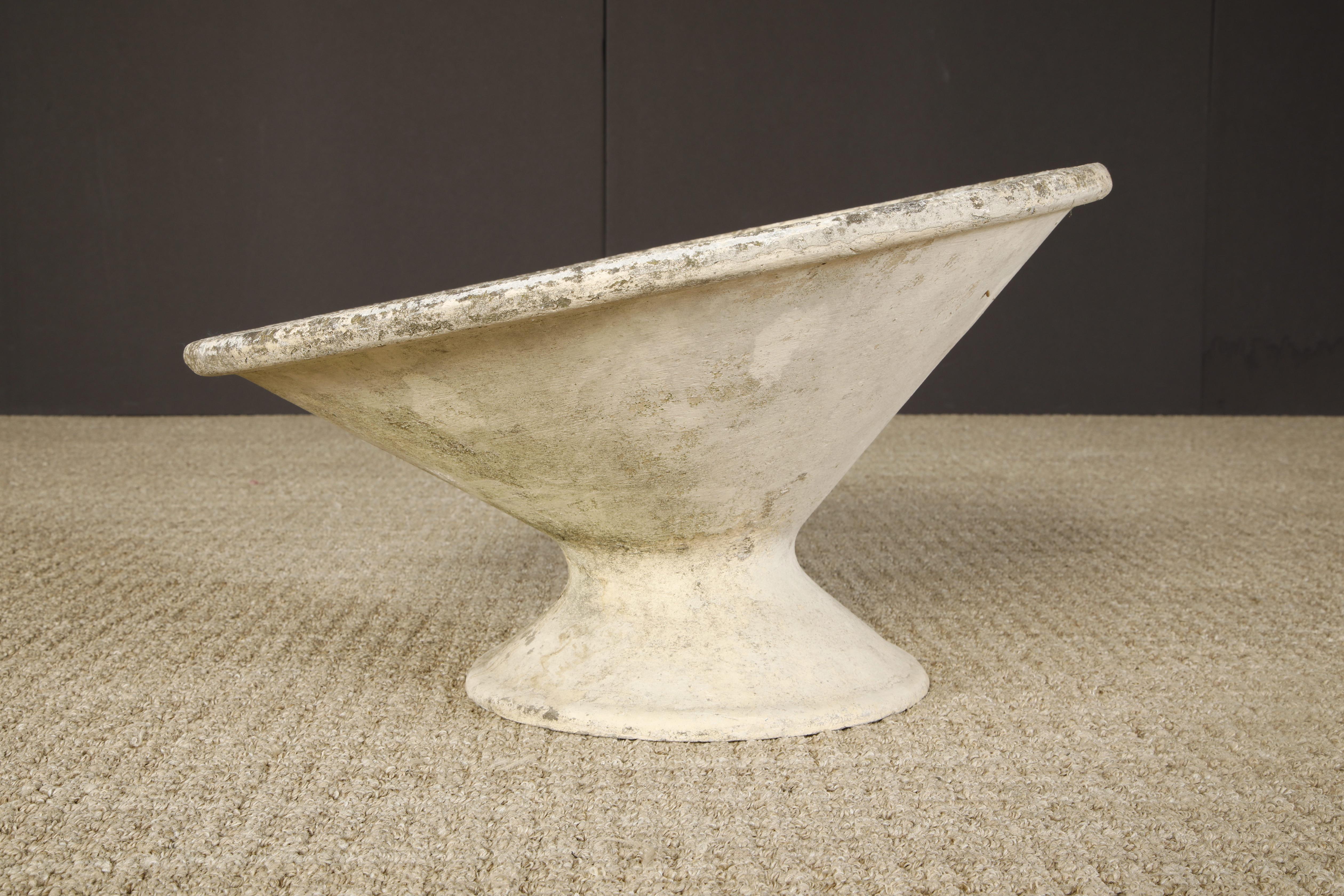 Willy Guhl for Eternit Tilted Spindle Concrete Planter, circa 1968, Signé en vente 4