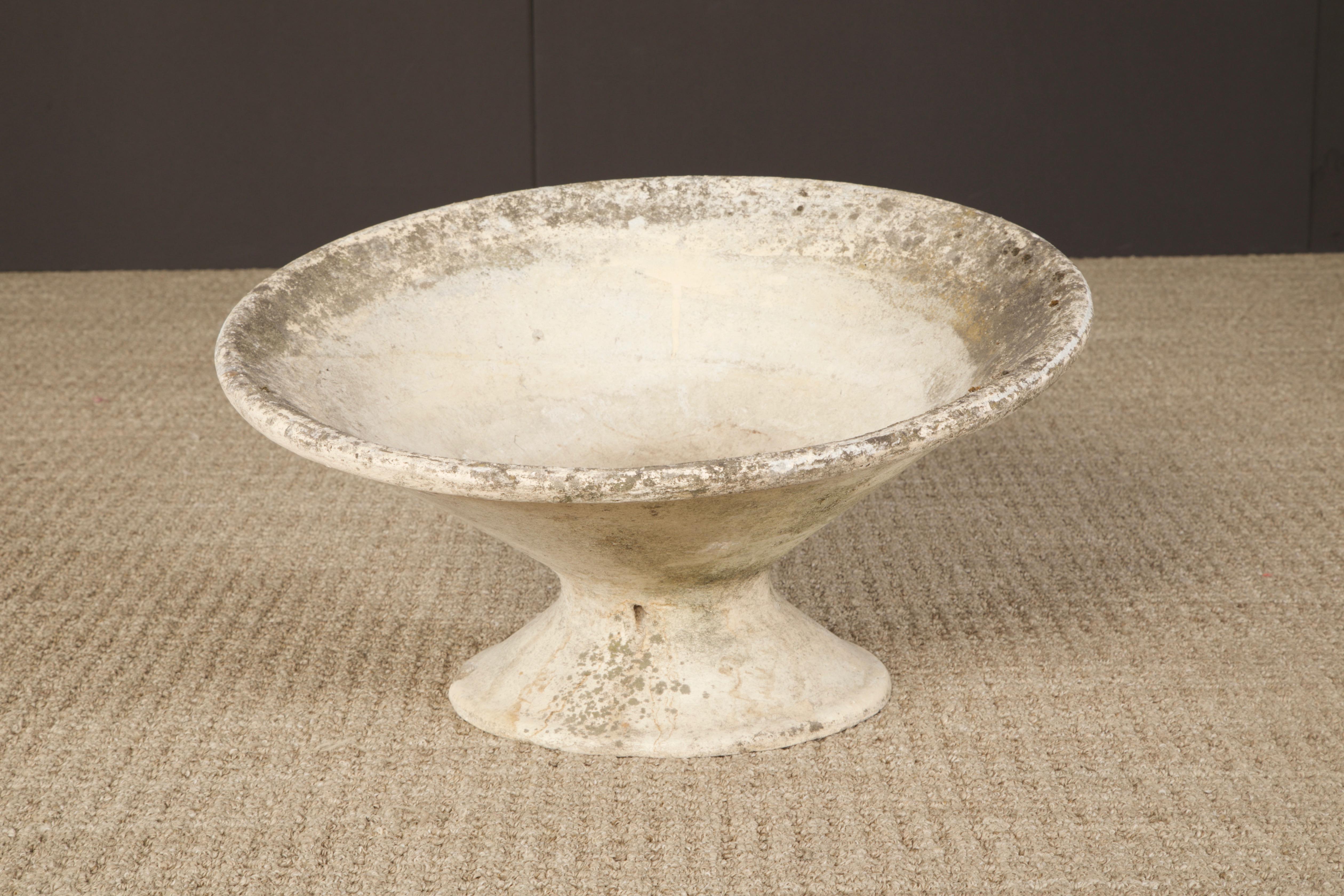 Moderne Willy Guhl for Eternit Tilted Spindle Concrete Planter, circa 1968, Signé en vente