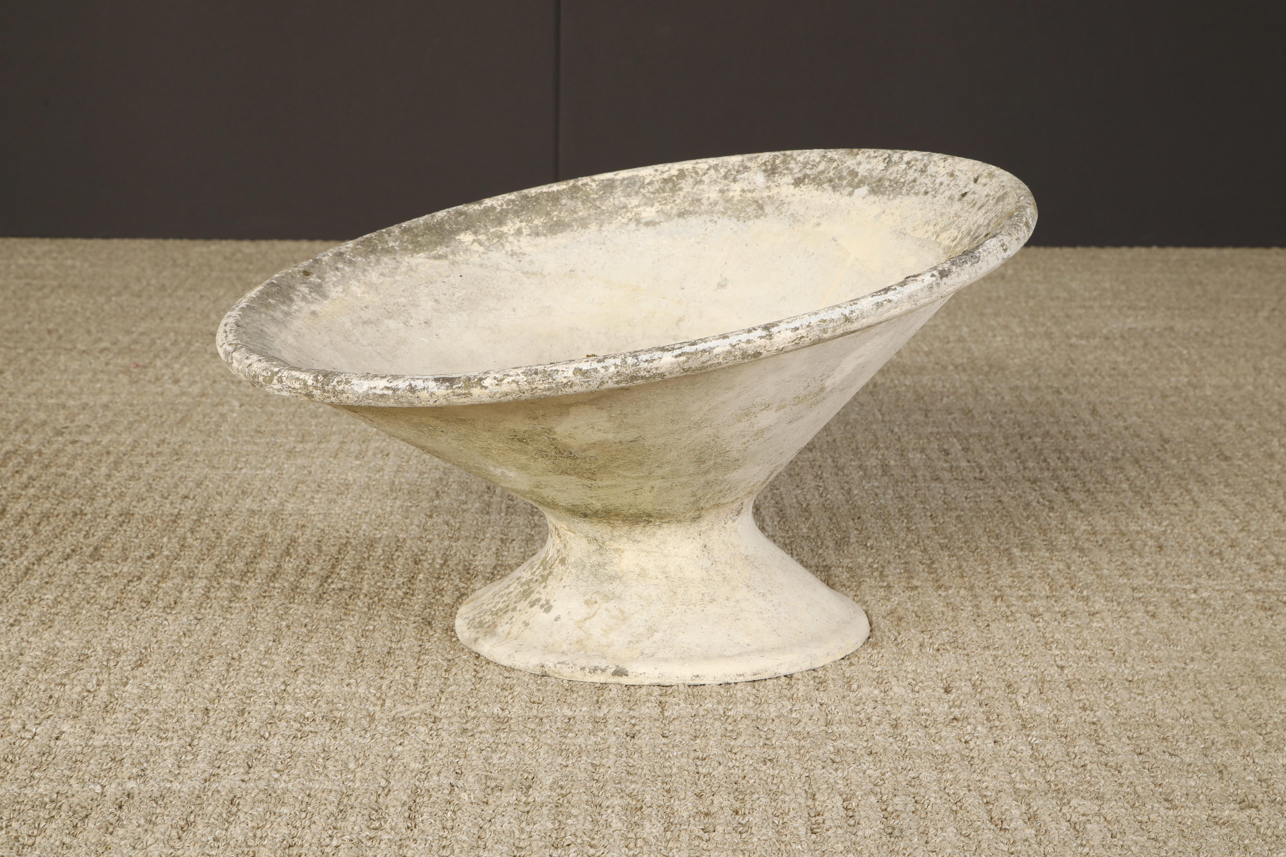 Milieu du XXe siècle Willy Guhl for Eternit Tilted Spindle Concrete Planter, circa 1968, Signé en vente