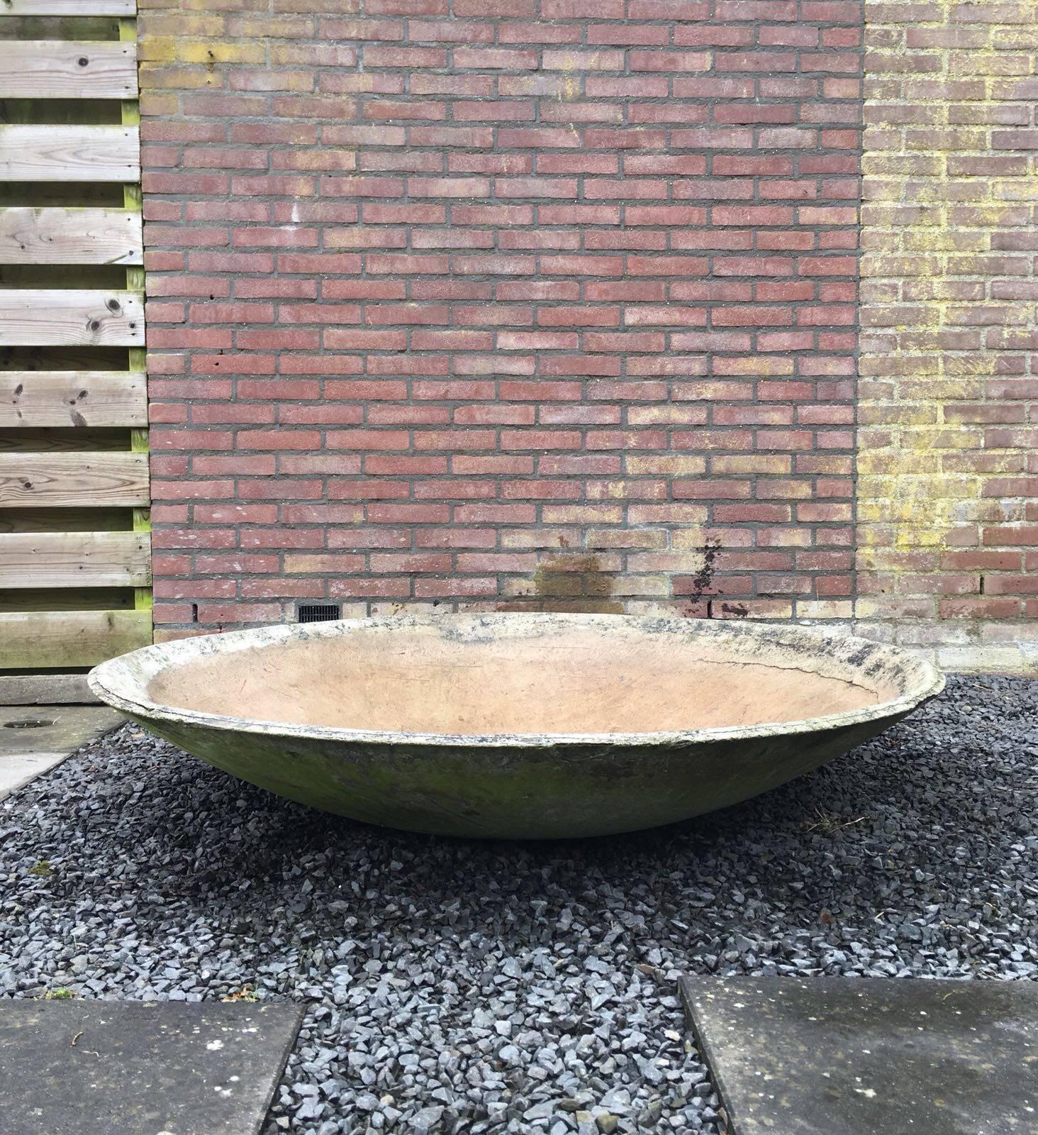 This huge fibre cement garden element was designed by the Swiss architect Willy Guhl for Eternit in circa 1950s-1960s. Absolute eye-catcher which remains in good vintage condition. Some wear, consistent with age and use.

 