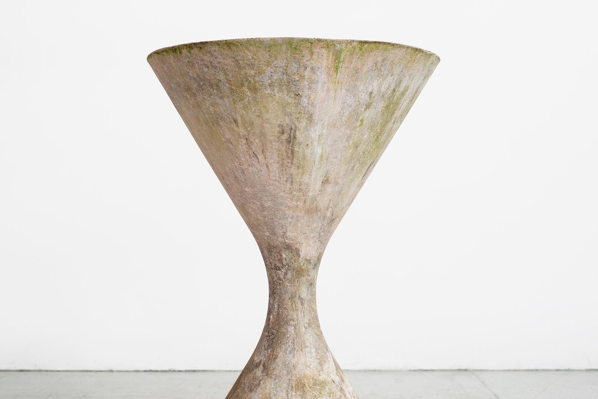 Willy Guhl Hourglass Planter In Good Condition For Sale In Beverly Hills, CA