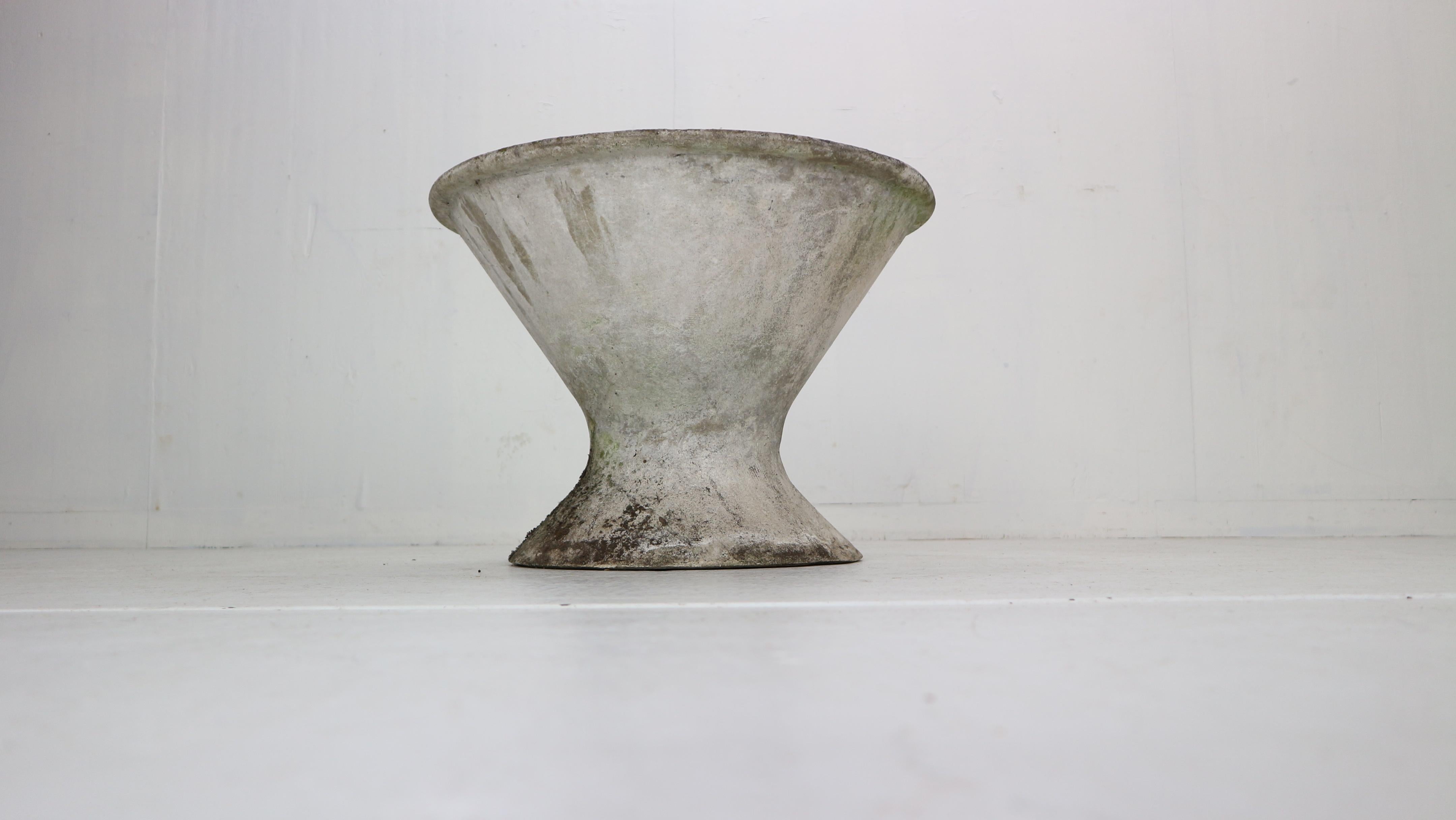 Mid-Century Modern Willy Guhl Industrial Goblet Shaped Hourglass Planter, 1950s, Switzerland