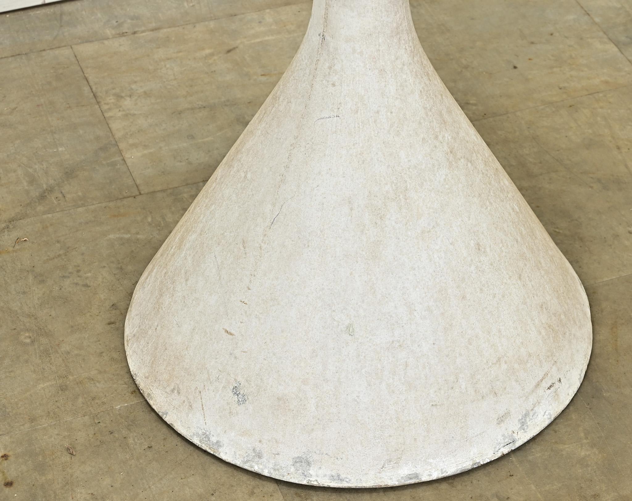 Calcestruzzo Vaso a clessidra grande di Willy Guhl in vendita