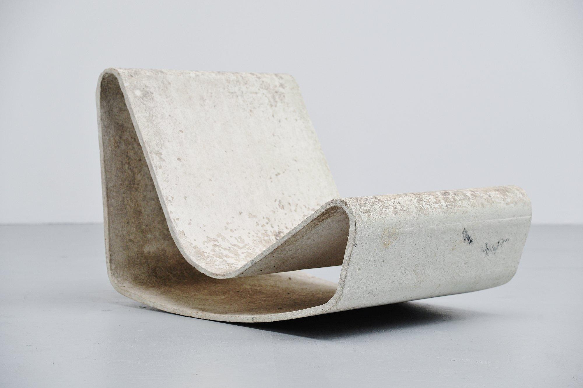 Very nice low lounge chair designed by Willy Guhl for Eternit AG, Switzerland 1954. These iconic garden chairs designed by Willy Guhl are made of cellulose infused fiber cement like concrete, which is nearly indestructible. The chair is in very nice
