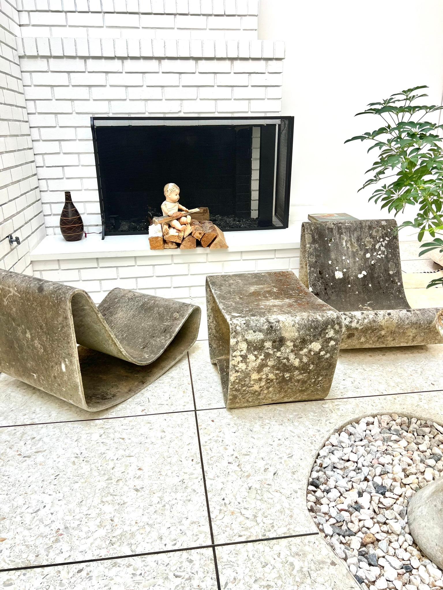 Willy Guhl Loop Chairs and Side Table In Good Condition For Sale In Los Angeles, CA