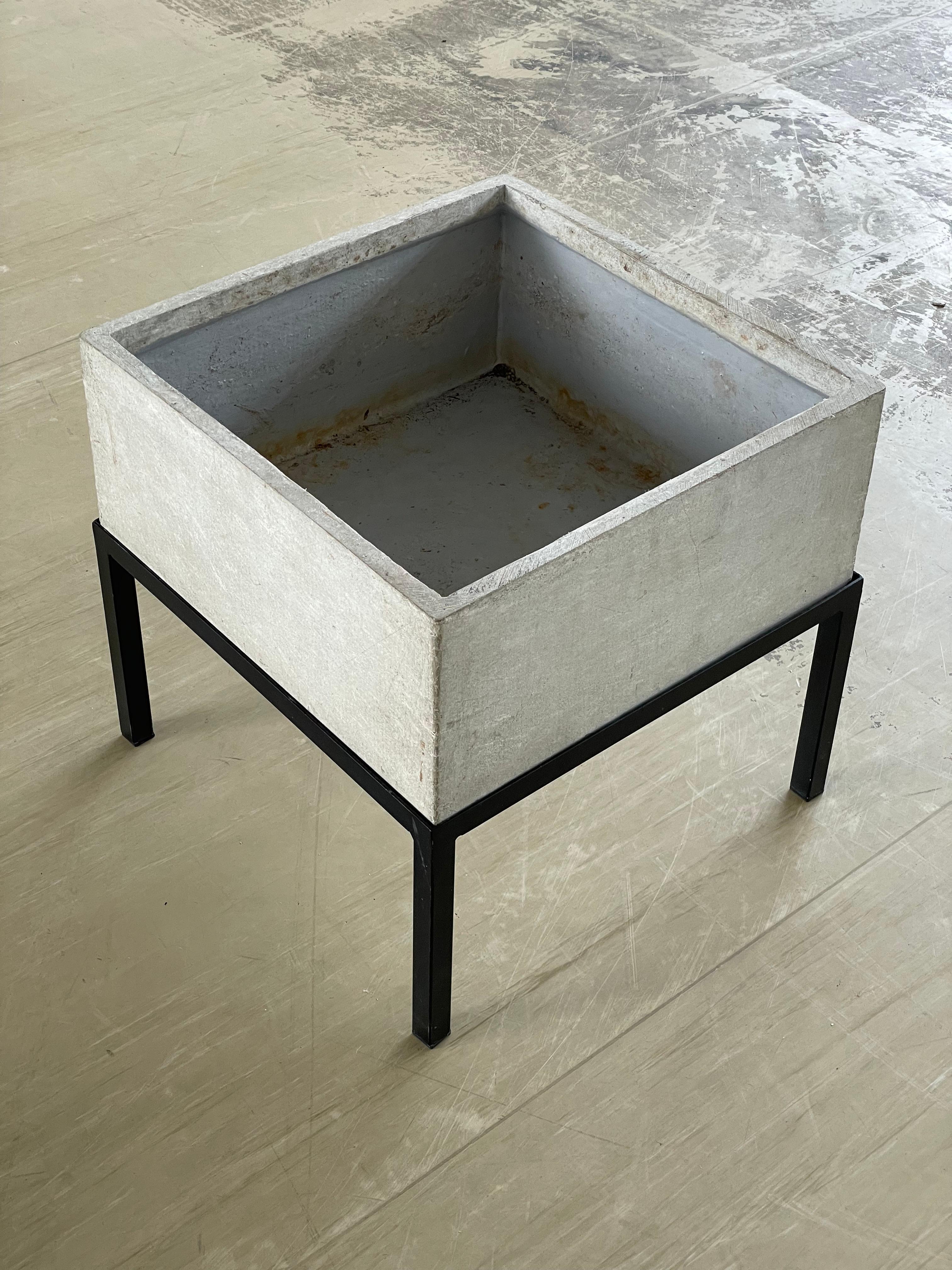 Willy Guhl Minimalist Planter with Stand - Eternit AG For Sale 1