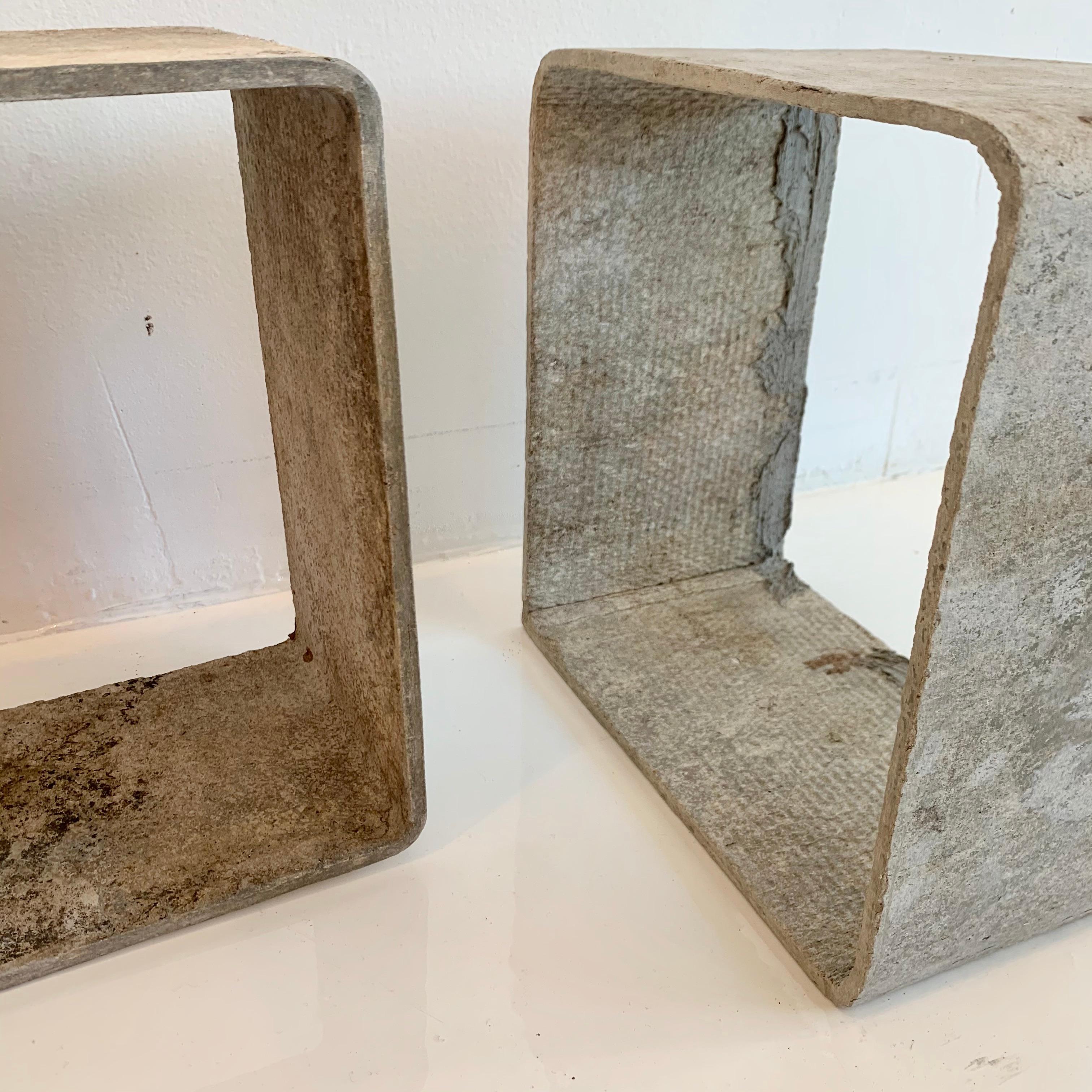 Bibliothèque cubique modulaire en ciment Willy Guhl en vente 1