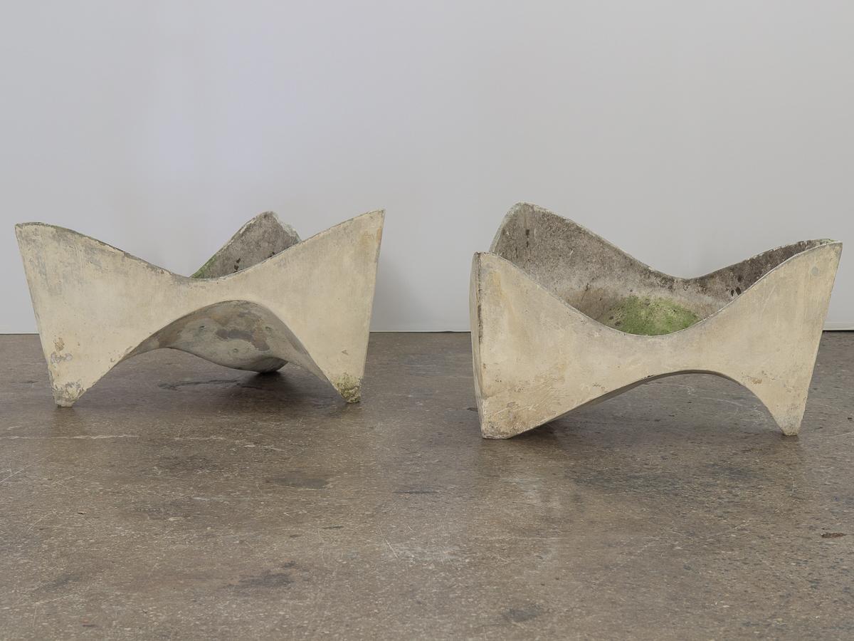 Scarce pair of molar planters, designed by Willy Guhl for Eternit. Arched triangular form cheekily resembles a tooth. Strong and robust, these garden planters are sculpted from fibrous cement. In very nice condition, they own original garden patina,