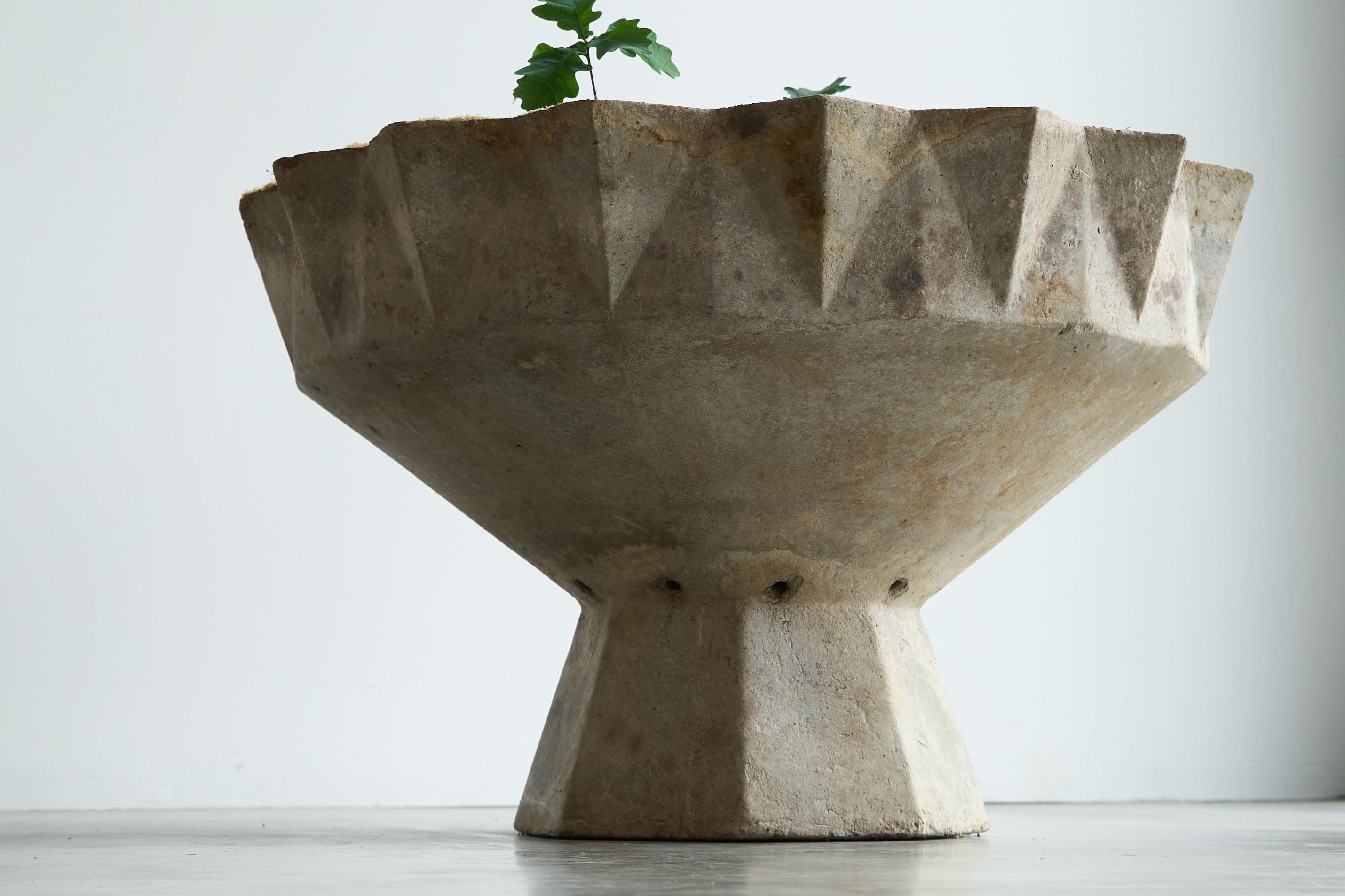 Willy Guhl Monumentaler Kelch Stil Beton Pflanzgefäß 1960s im Angebot 1