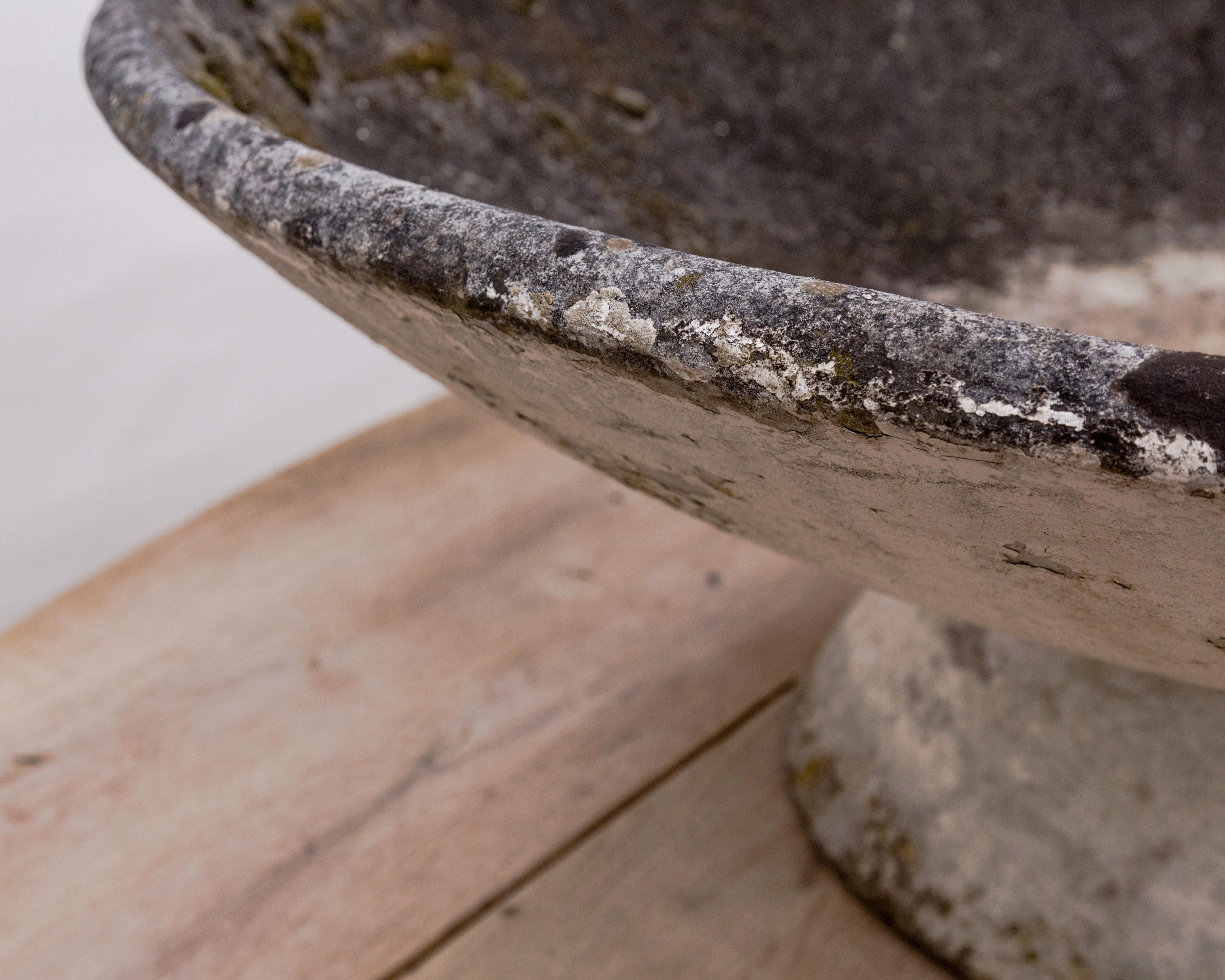 Willy Guhl  Monumentales Pflanzgefäß aus Beton in Vaskenform im Angebot 1