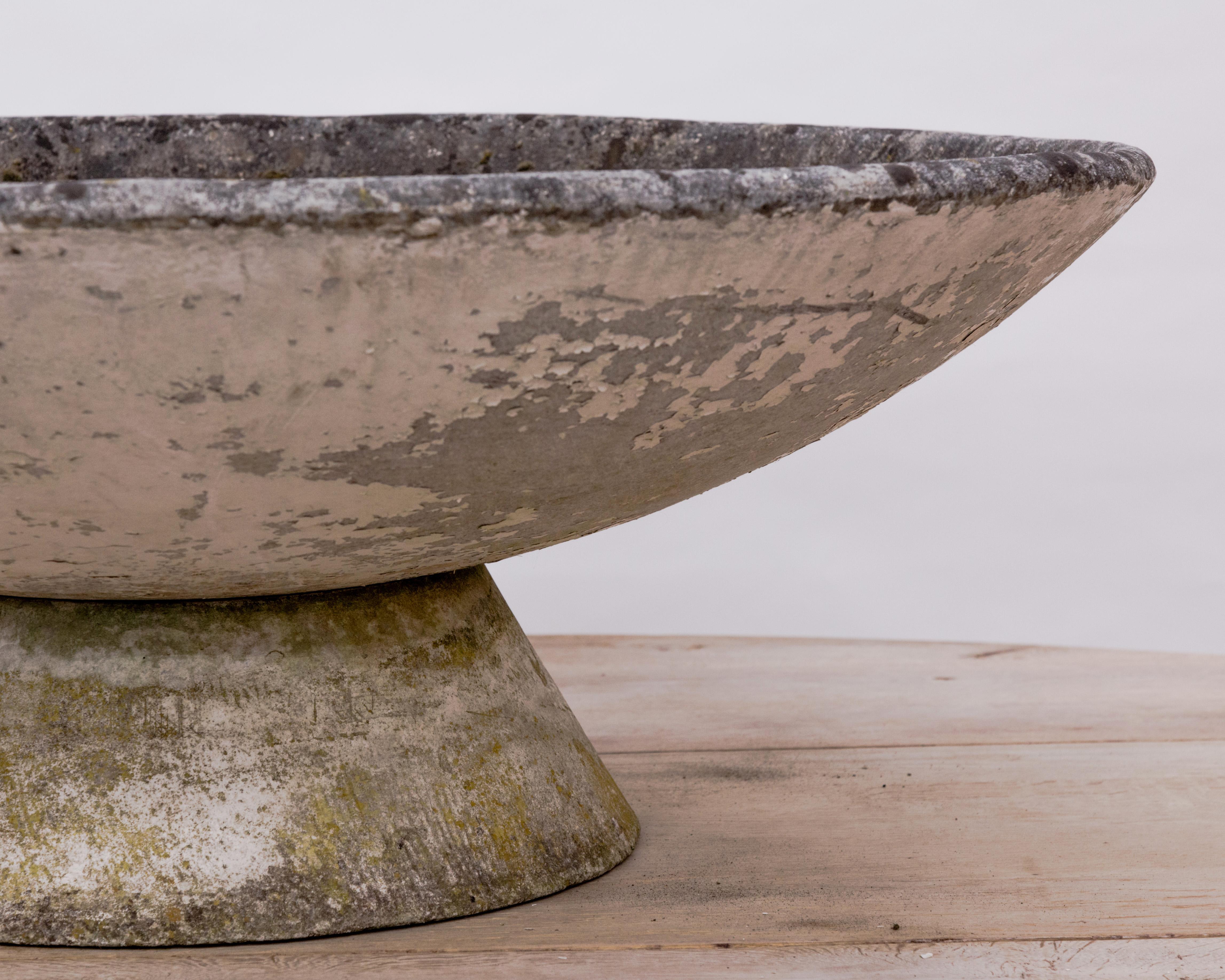 Willy Guhl  Monumentales Pflanzgefäß aus Beton in Vaskenform im Angebot 2
